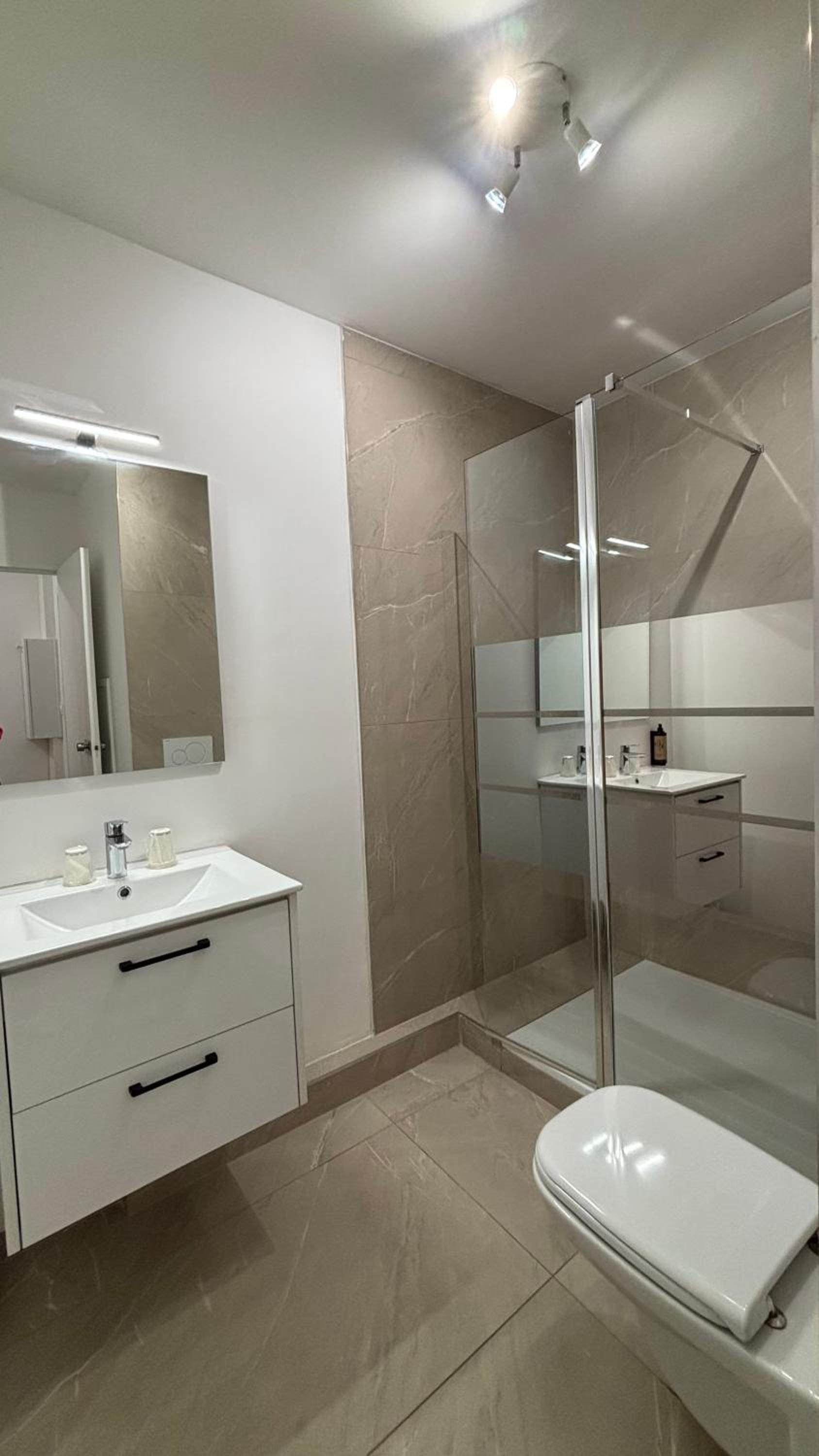 One-Bedroom Apartment - Photo 3