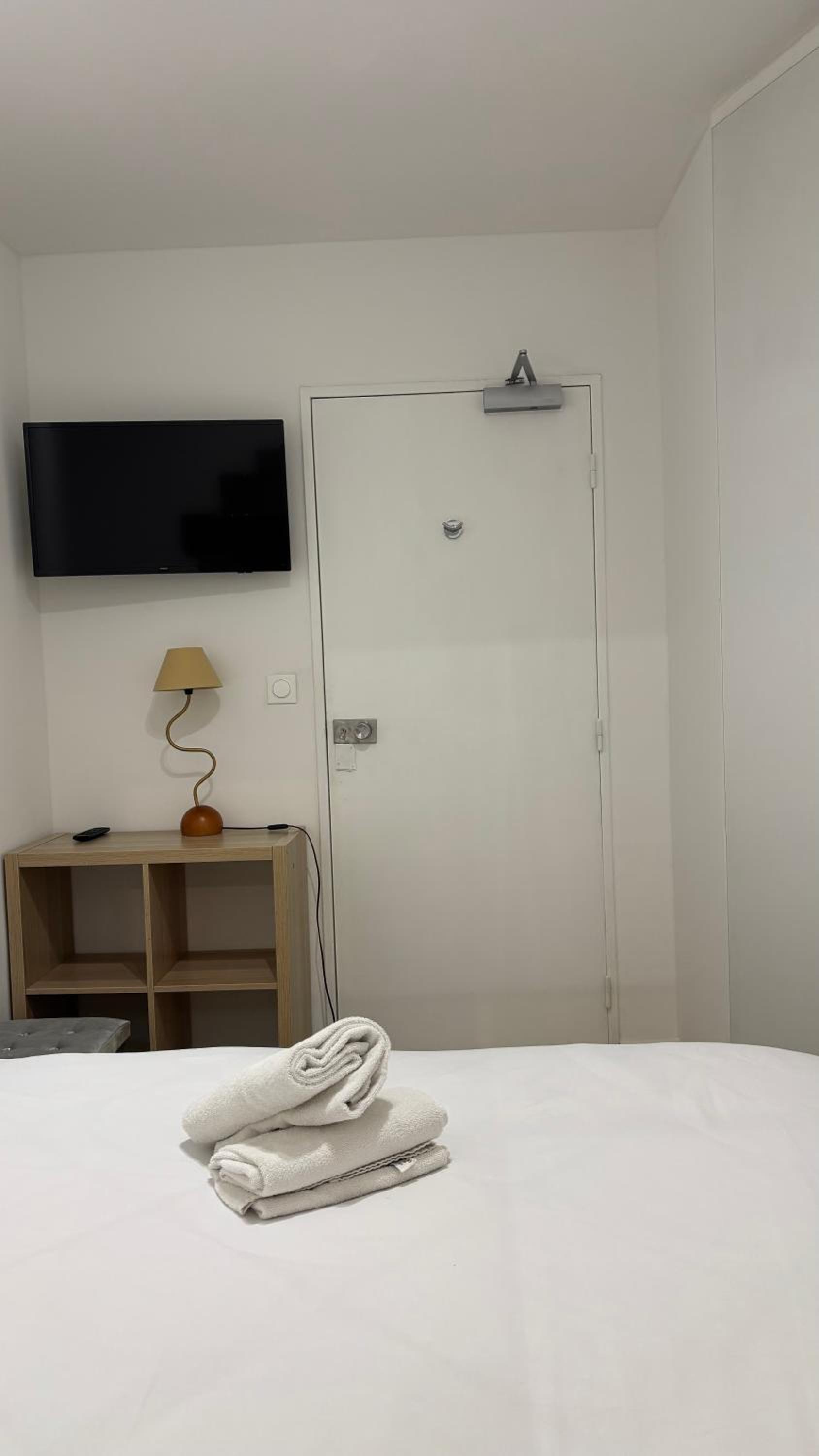 One-Bedroom Apartment - Photo 7