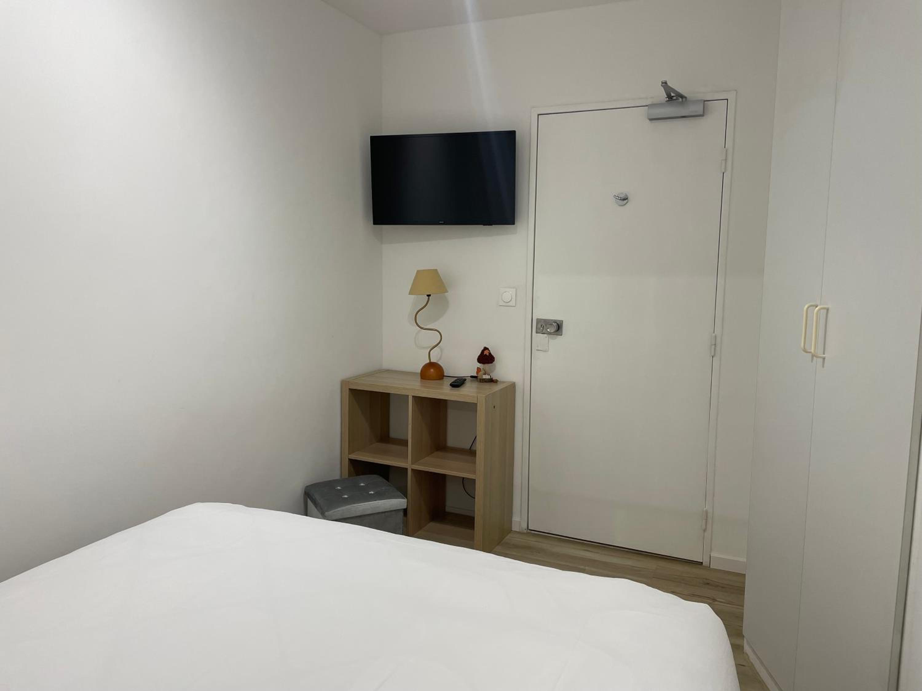 One-Bedroom Apartment - Photo 8