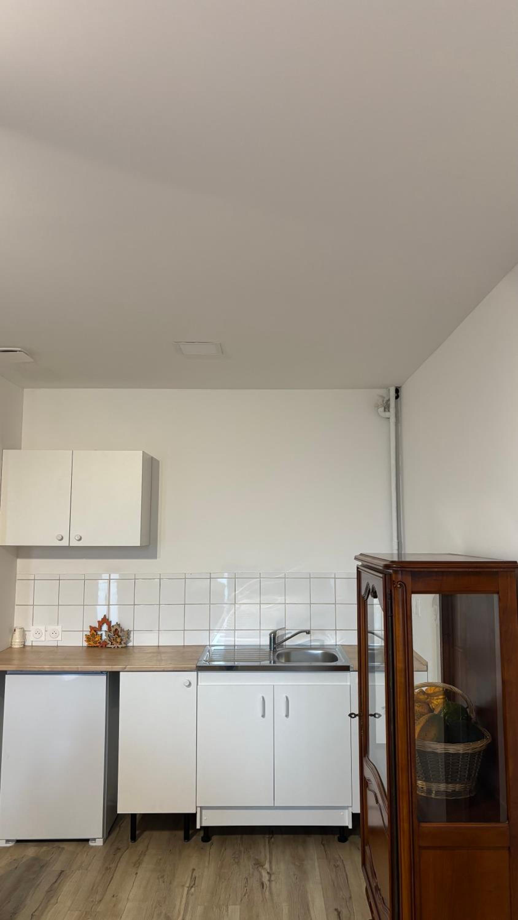One-Bedroom Apartment - Photo 12