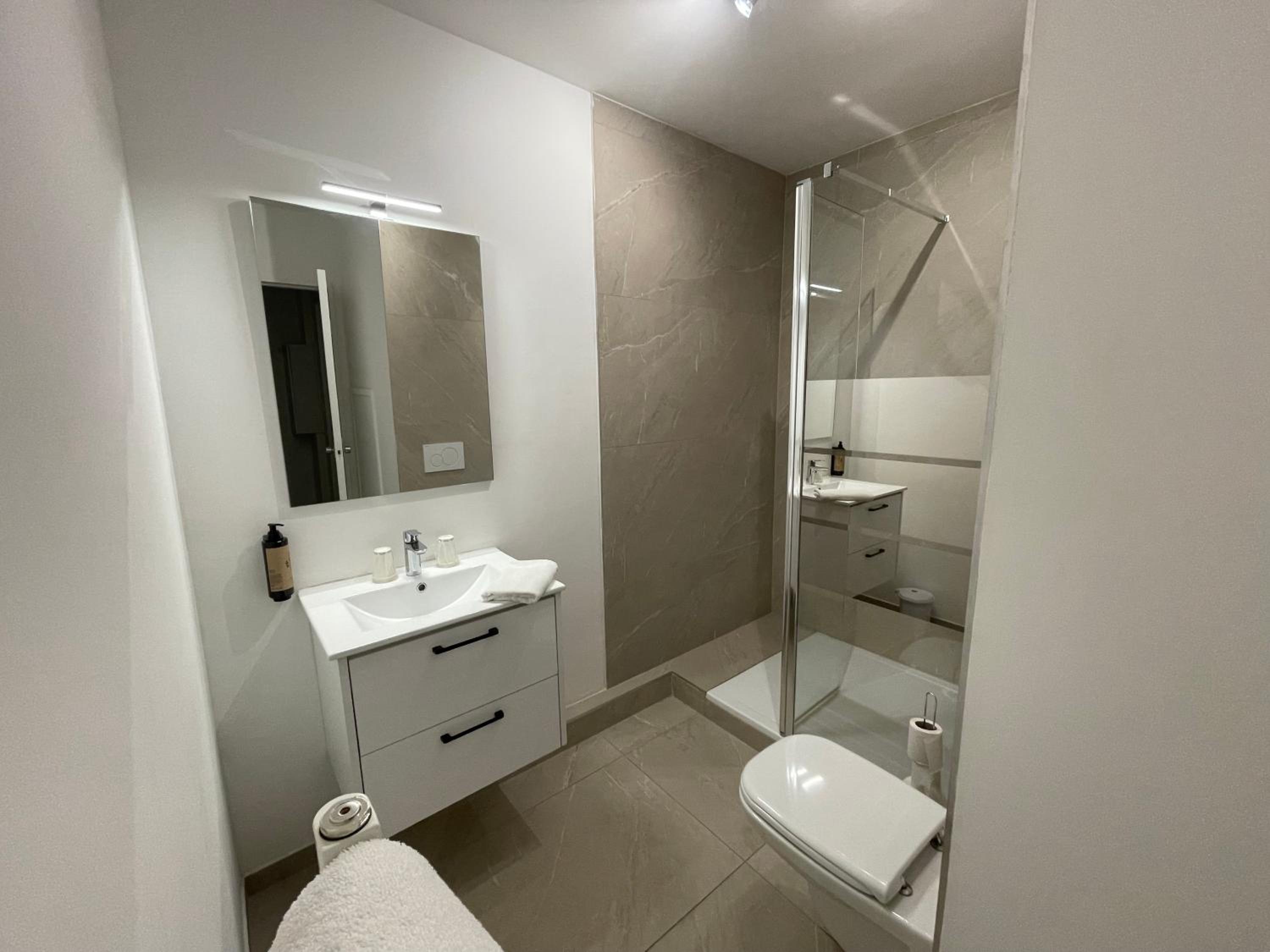 One-Bedroom Apartment - Photo 11