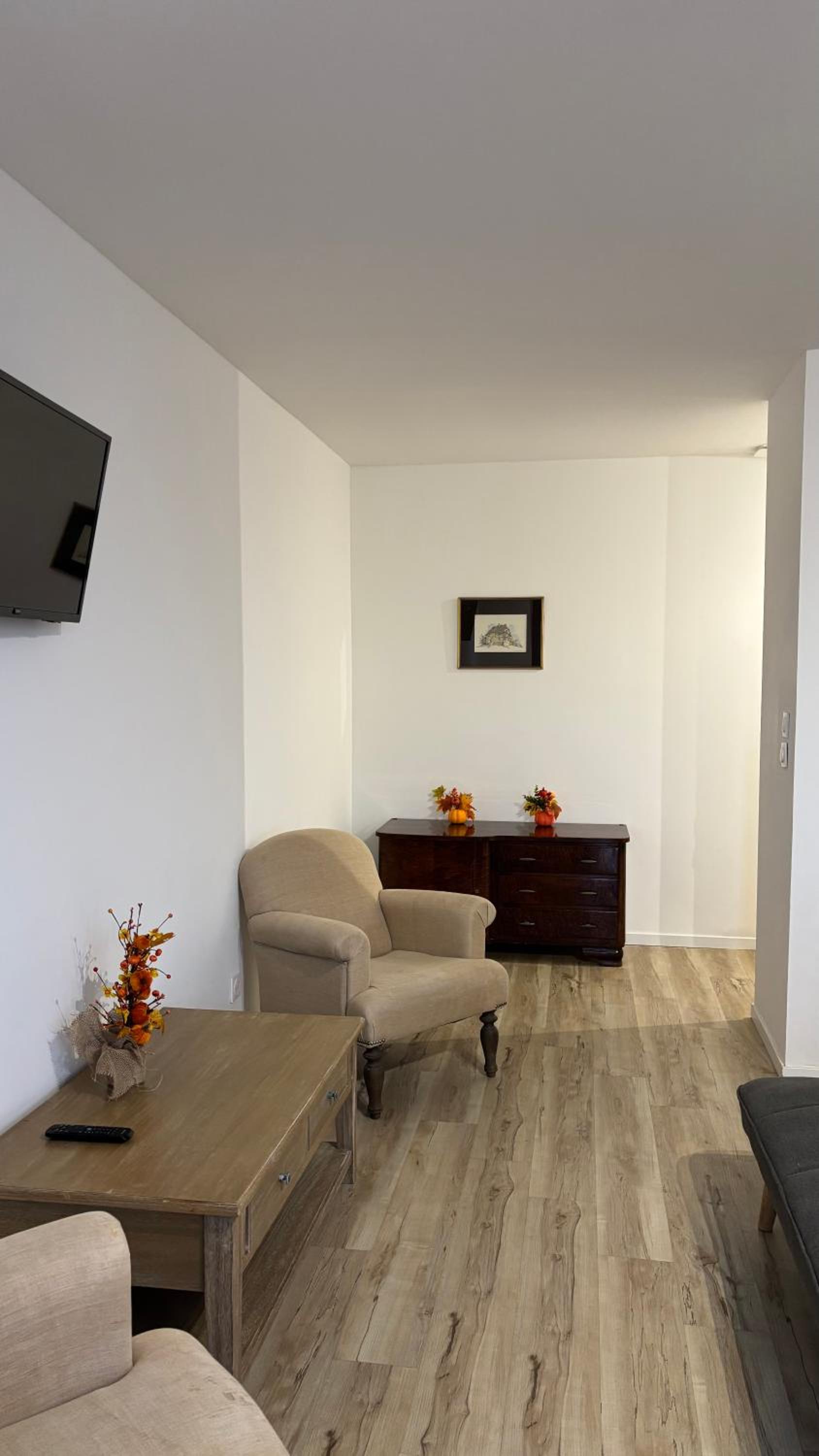 One-Bedroom Apartment - Photo 14
