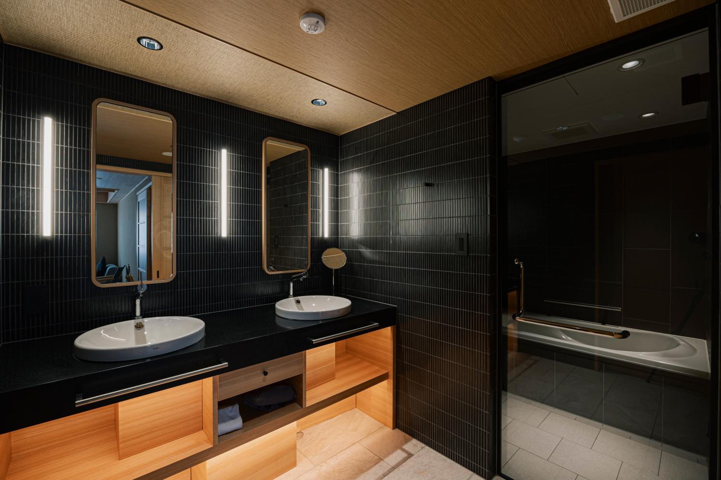 Standard Twin Room (35㎡)