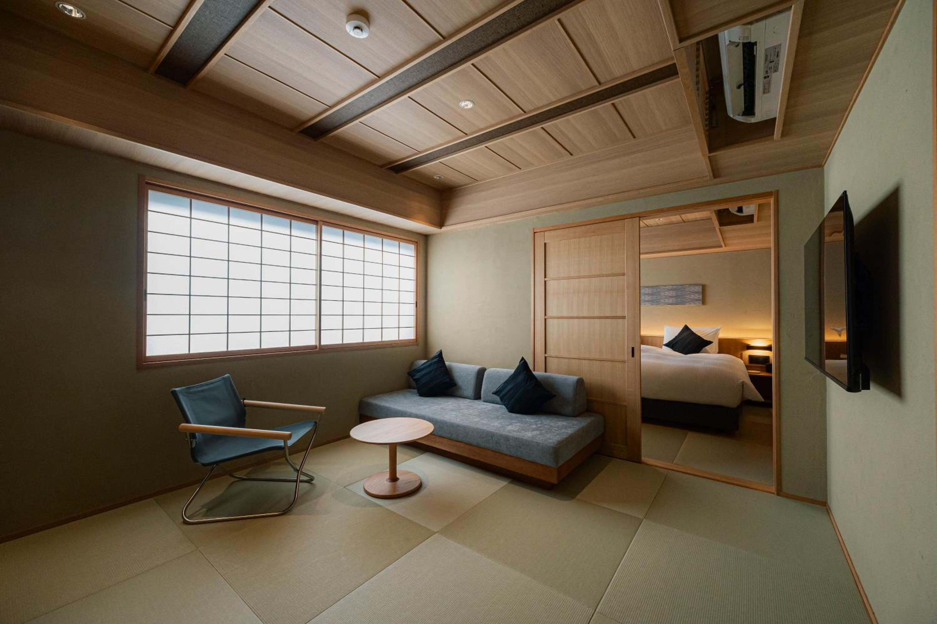 Deluxe Suite with Sofa Bed (44㎡)