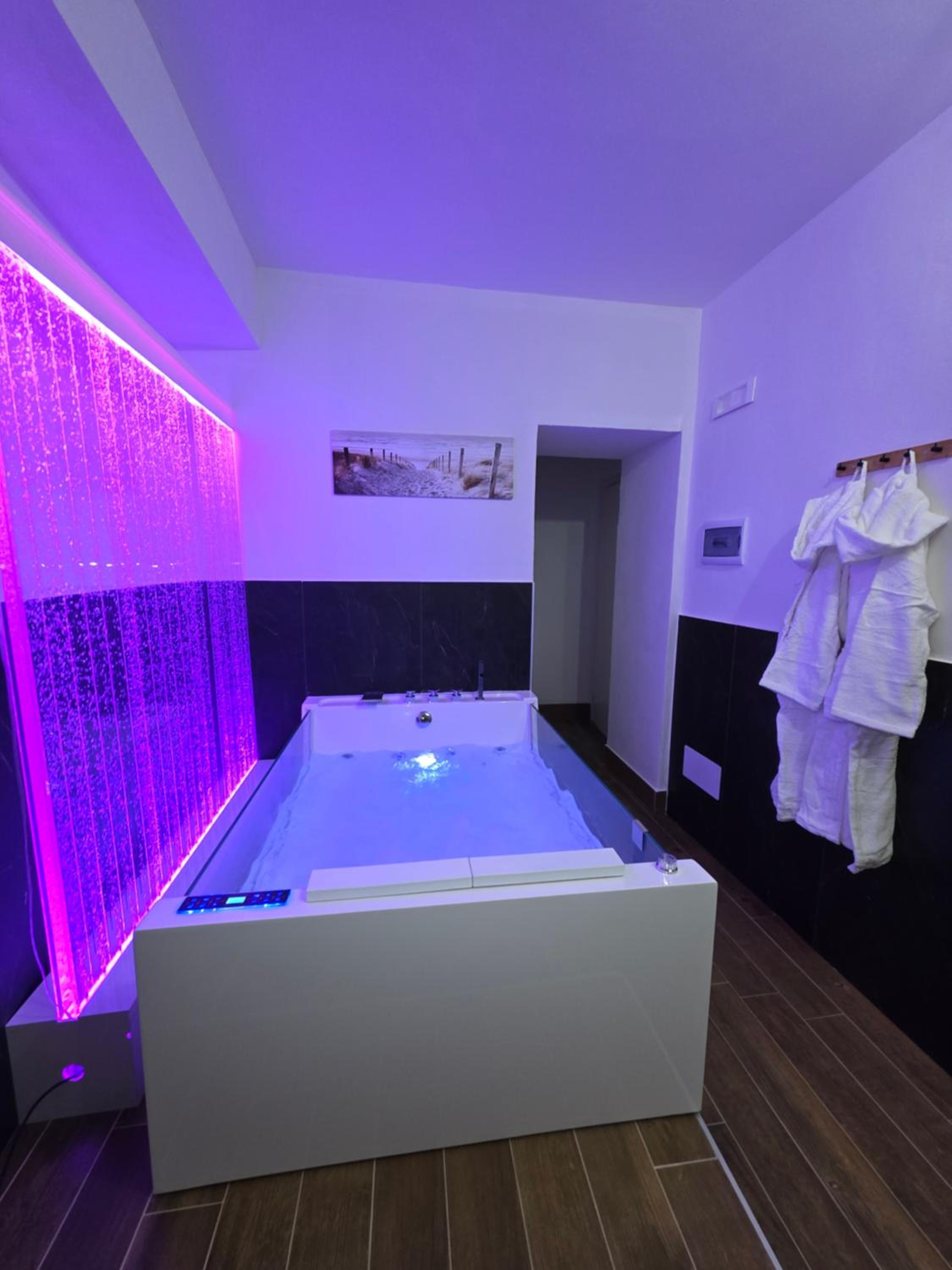 King Room with Spa Bath