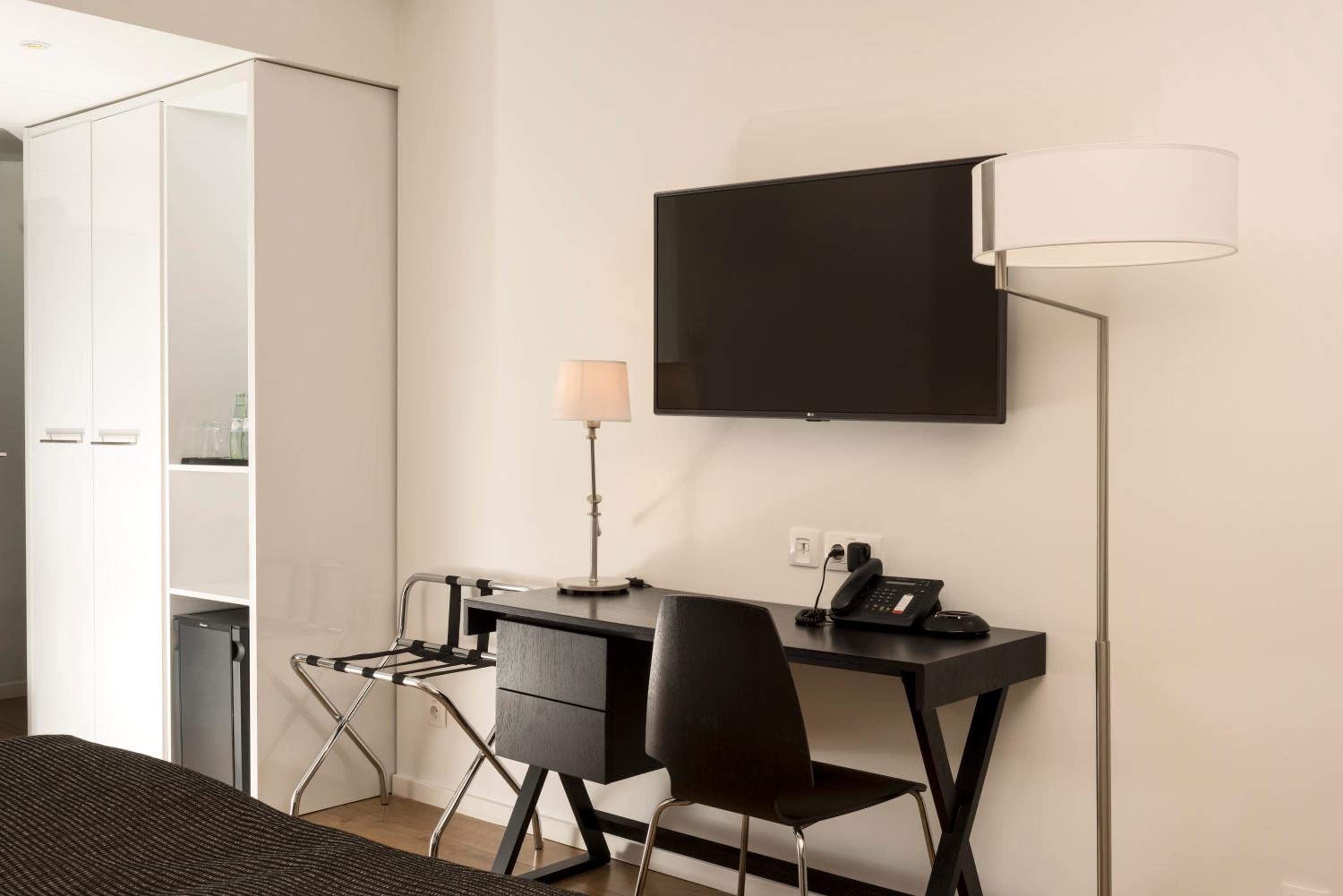 Family Room - Photo 4