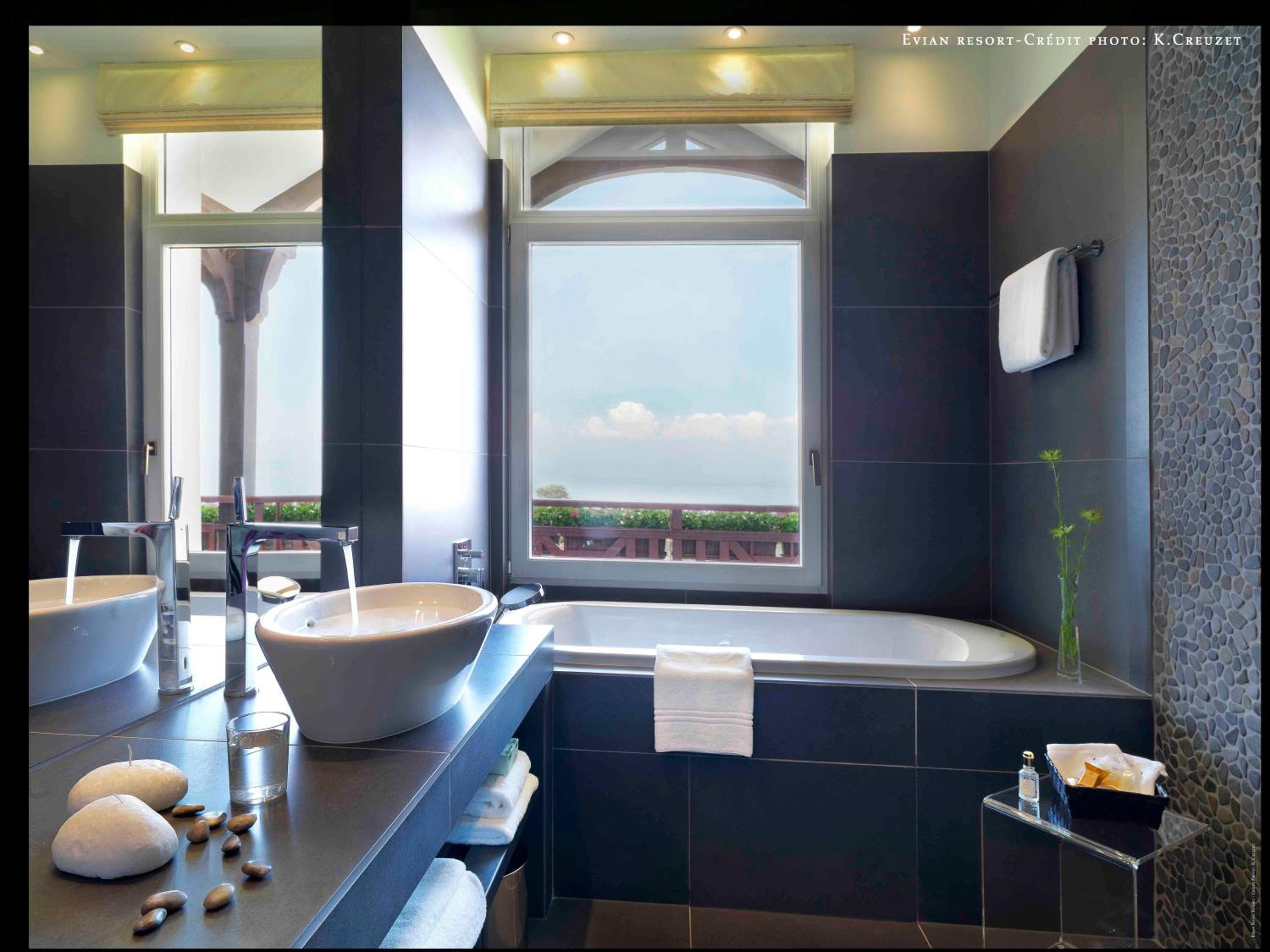 Suite with Lake View - Photo 7