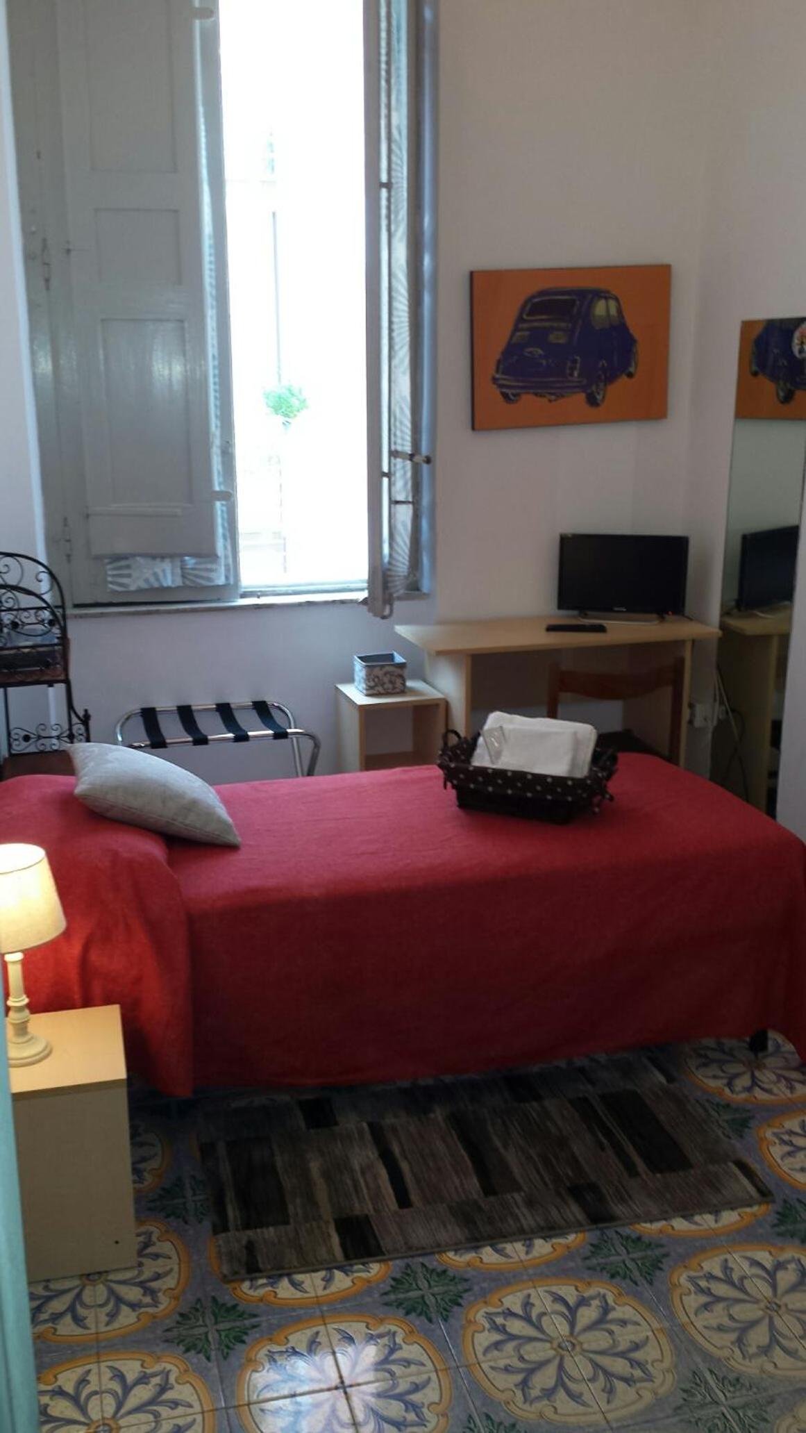 Three-Bedroom Apartment with Private Bathroom  - Photo 19