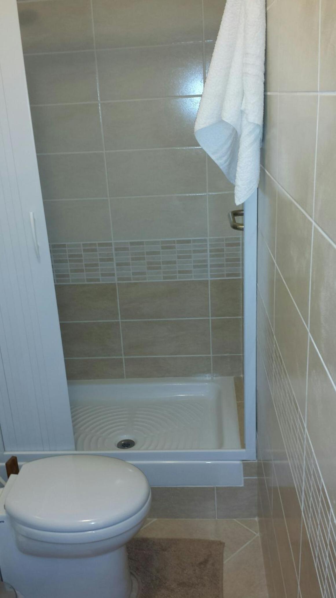 Three-Bedroom Apartment with Private Bathroom  - Photo 20