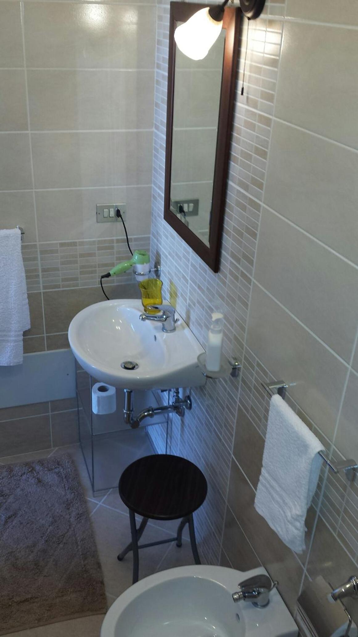 Three-Bedroom Apartment with Private Bathroom  - Photo 22