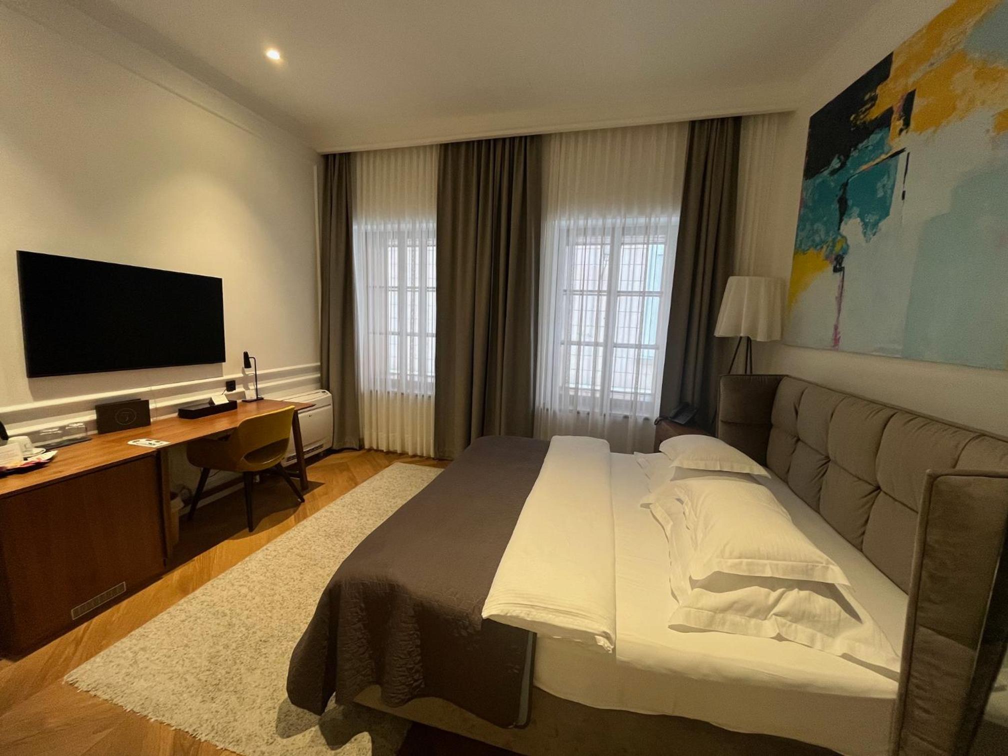 Standard King Room photo 2