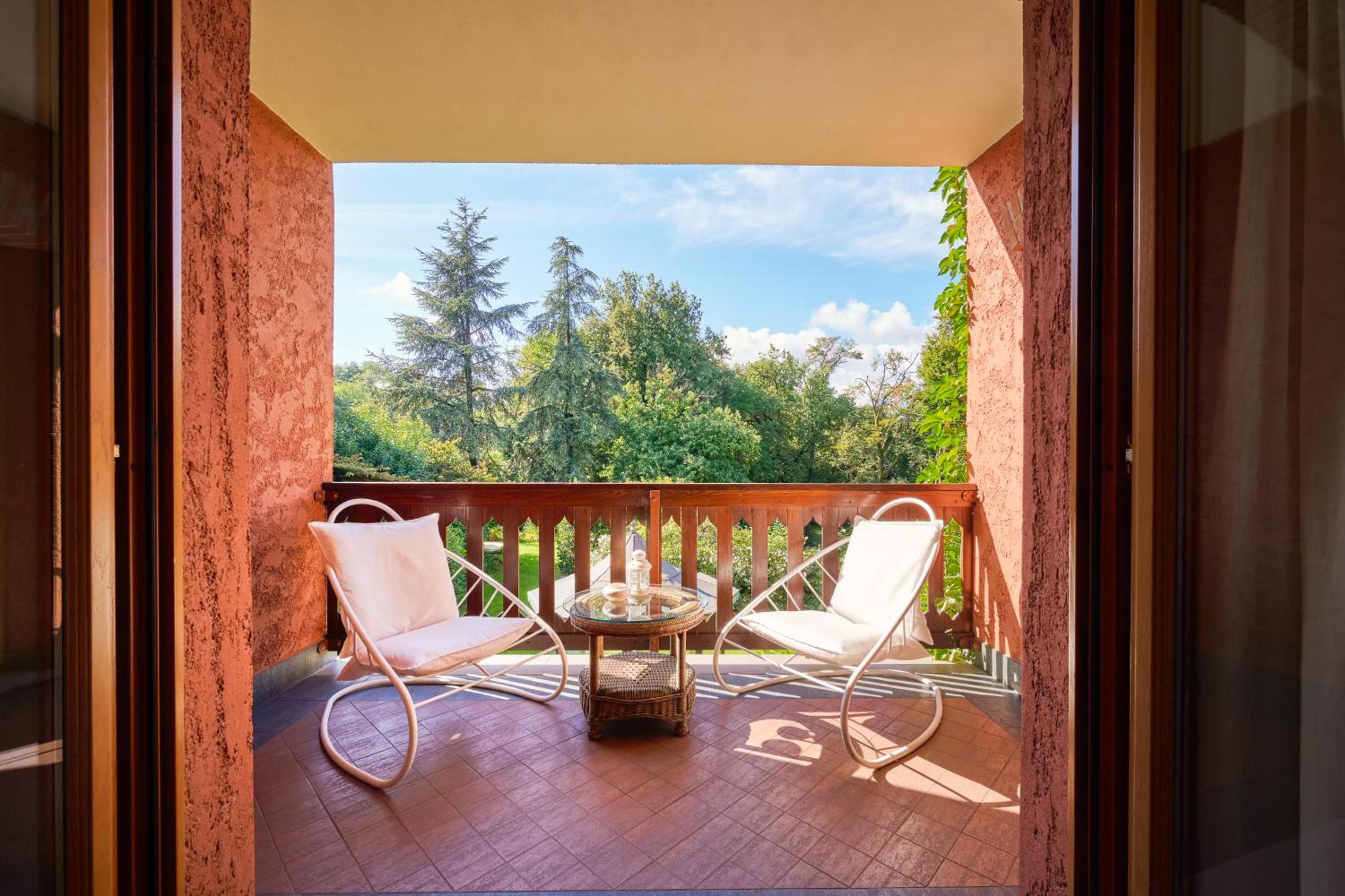 Deluxe Double Room with Balcony - Photo 2