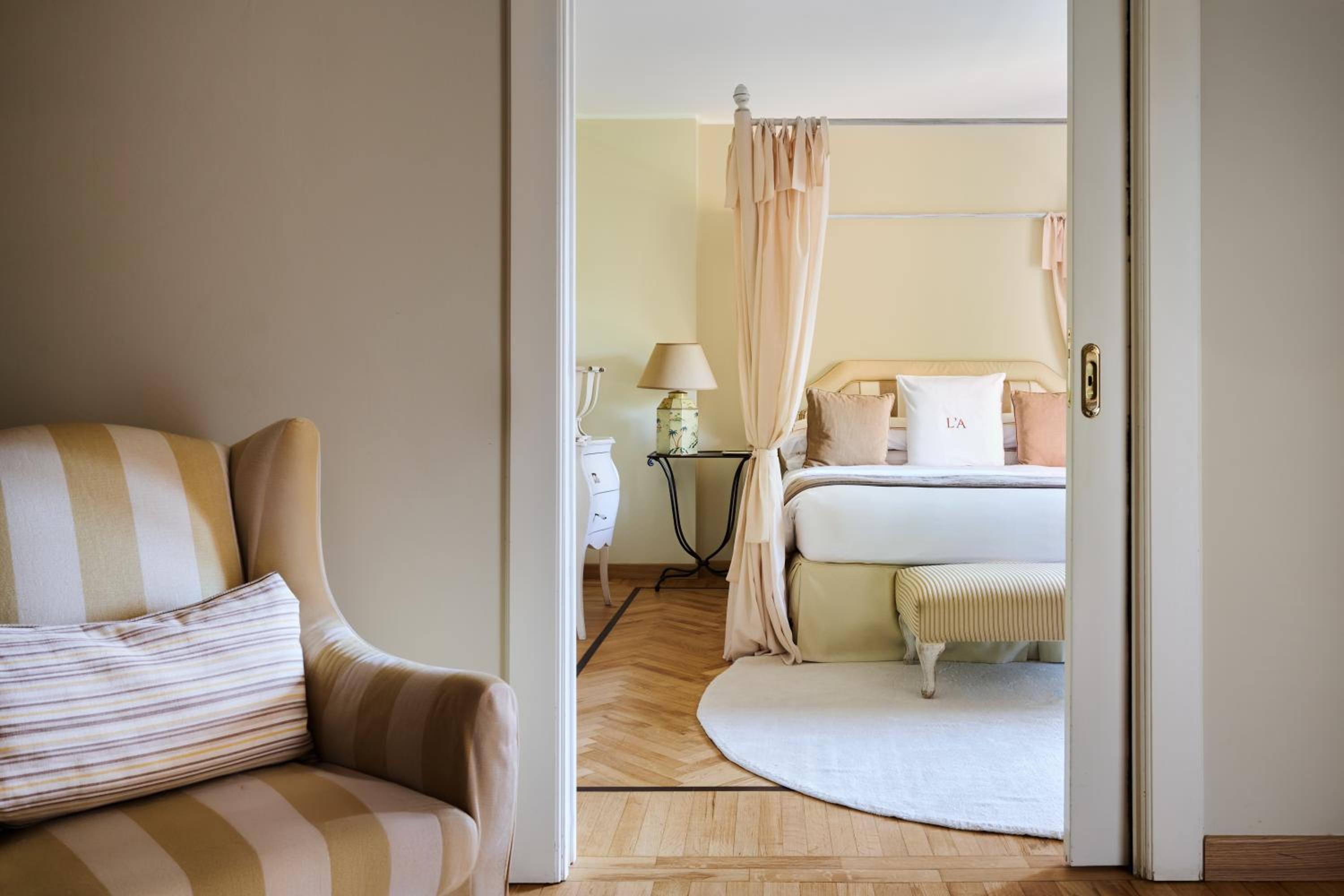 Deluxe Double Room with Balcony - Photo 3
