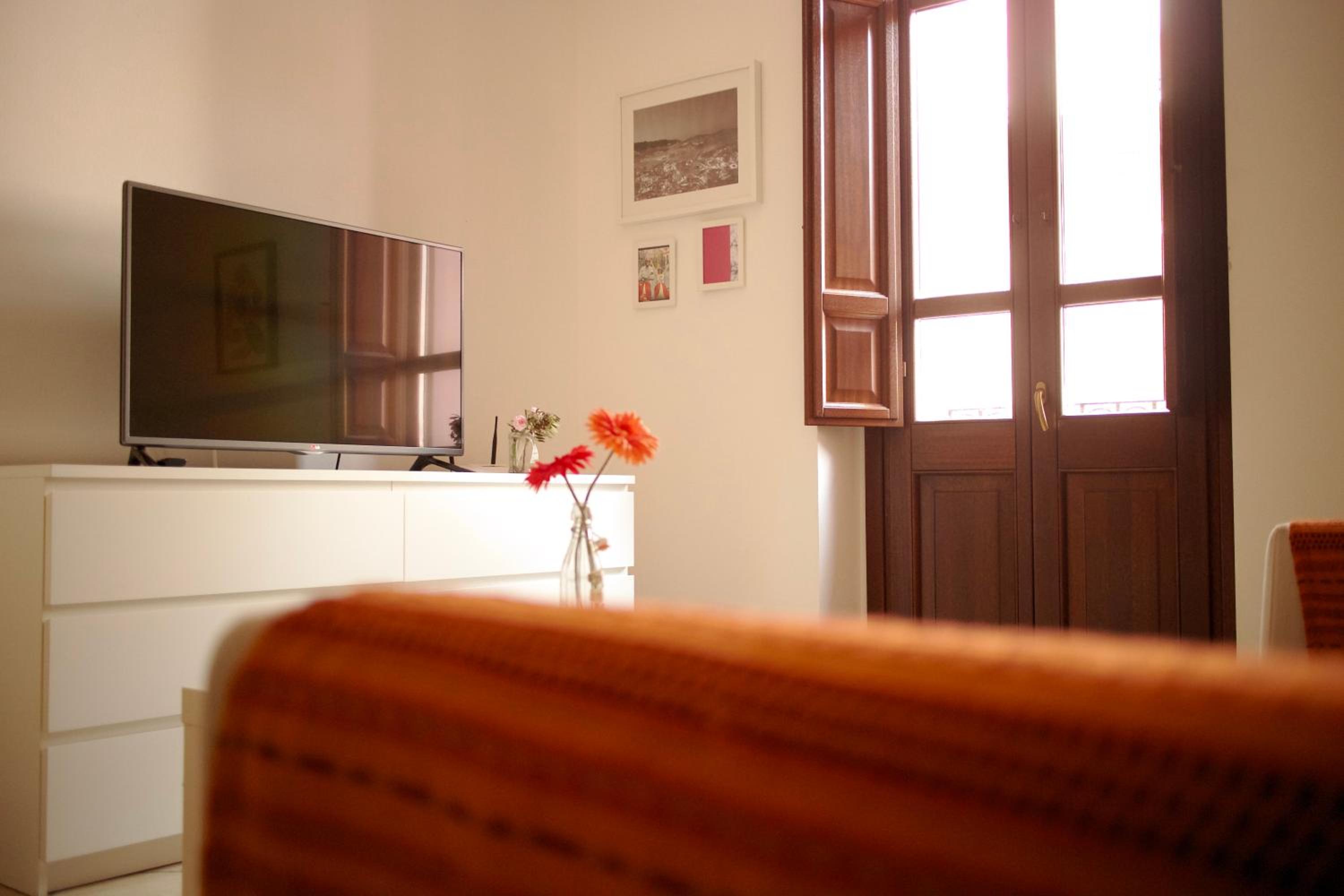 Two-Bedroom Deluxe Apartment photo 3