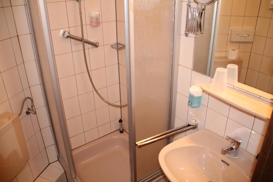 Twin Room - Photo 2
