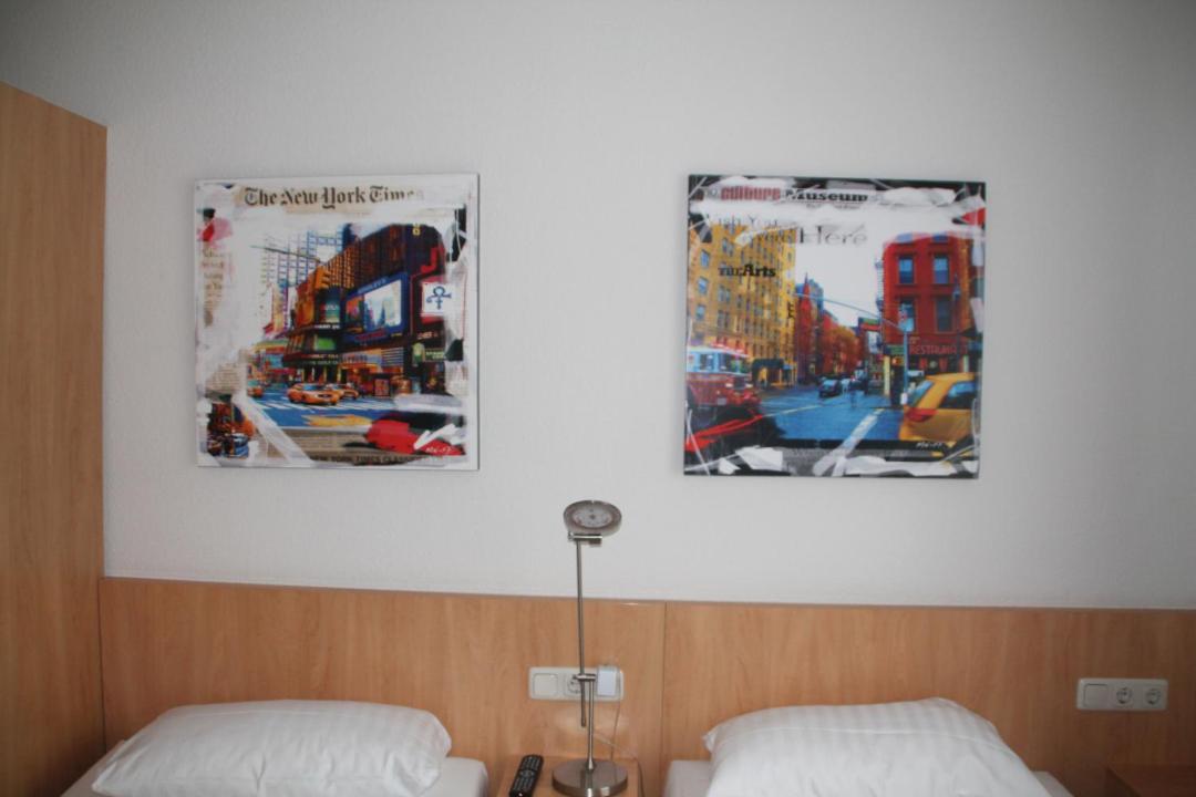 Twin Room - Photo 3