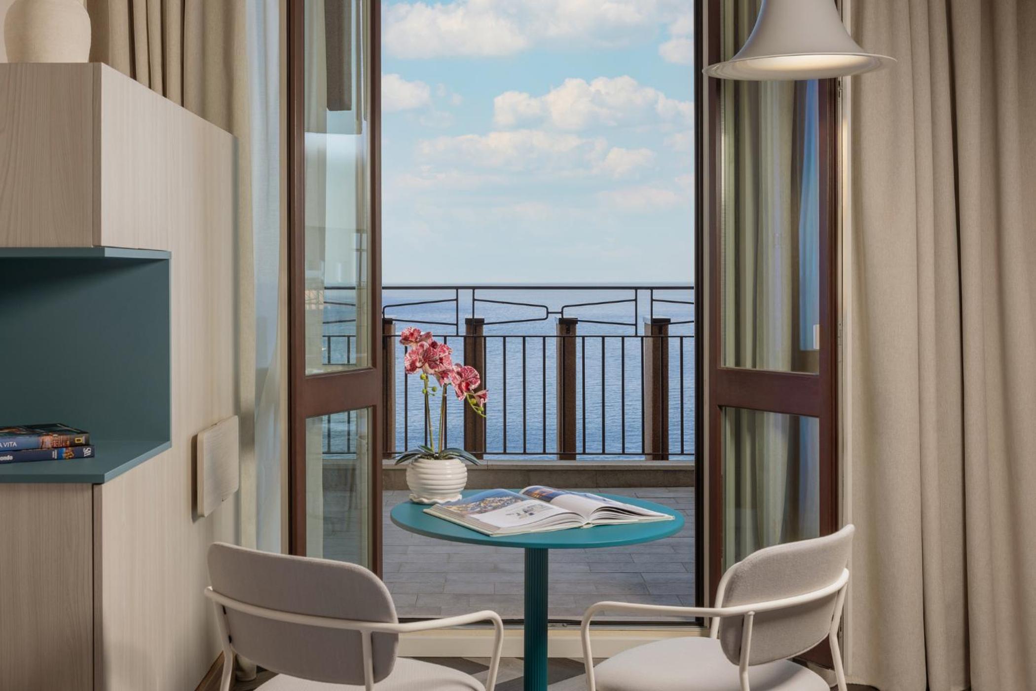 Premium Twin Room with Sea View