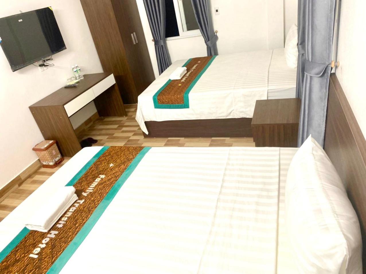 Deluxe Queen Room with Two Queen Beds photo 3