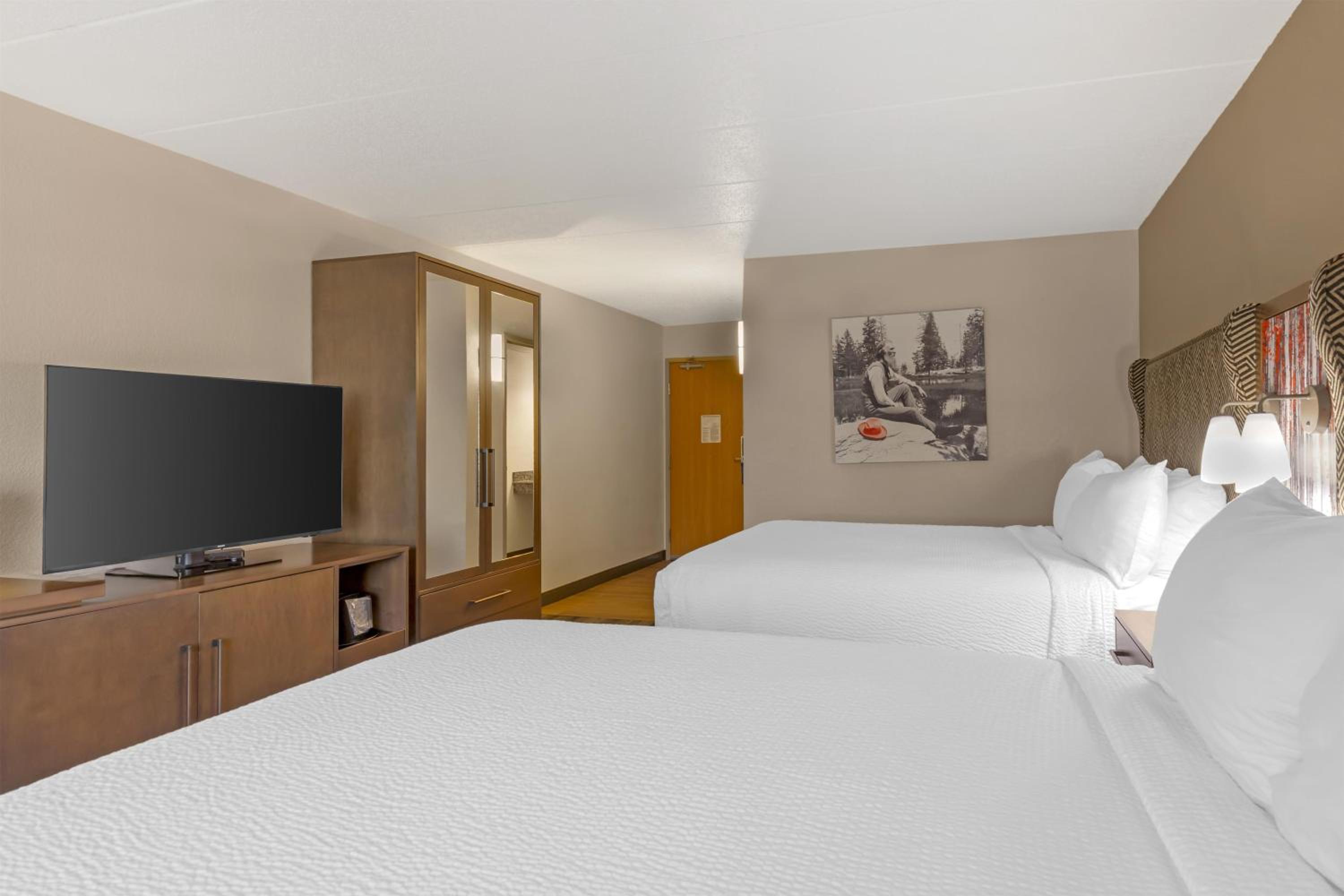 Queen Room with Two Queen Beds and Roll-In Shower - Disability Access/Non-Smoking photo 2