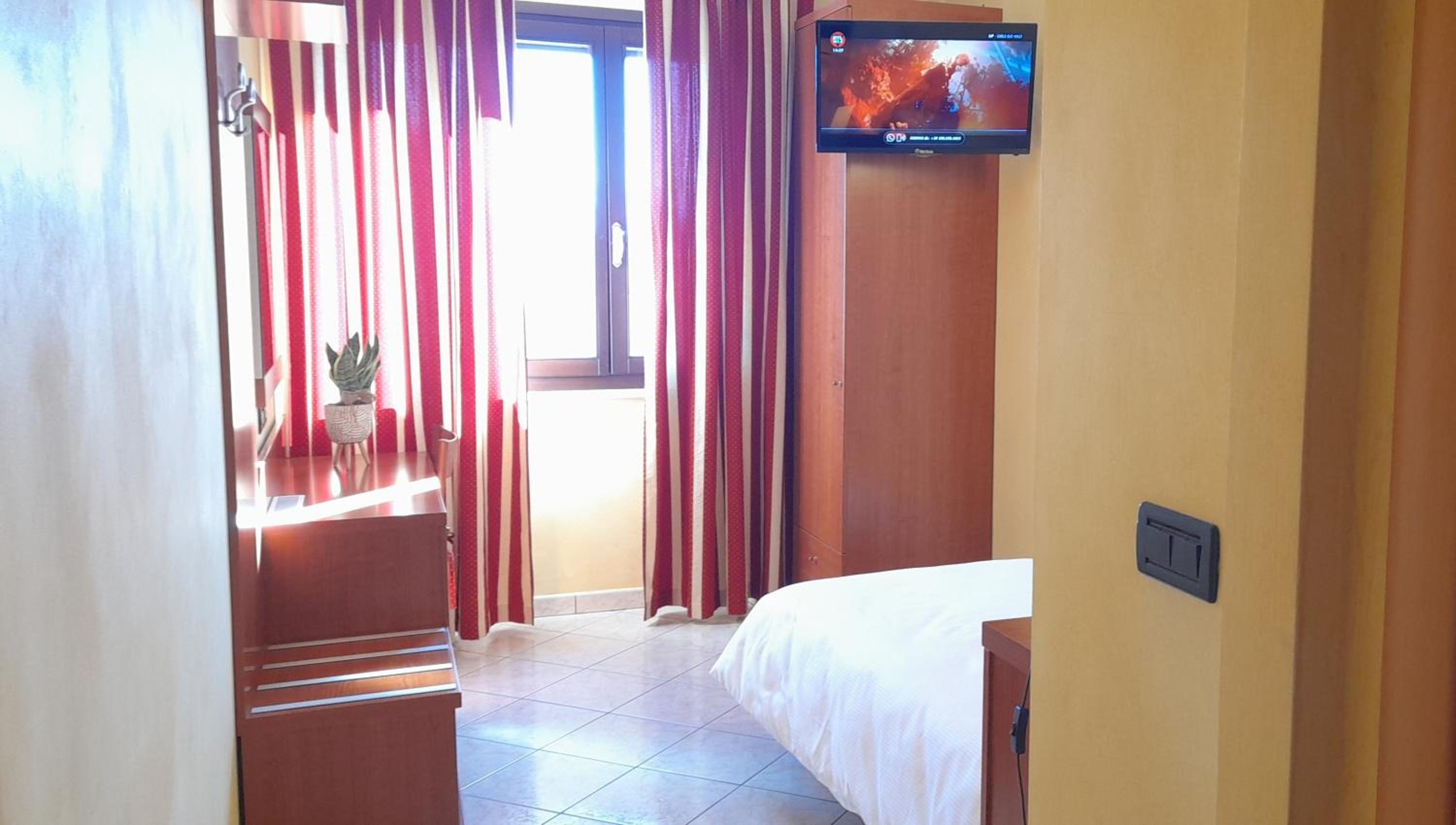 Single Room photo 2