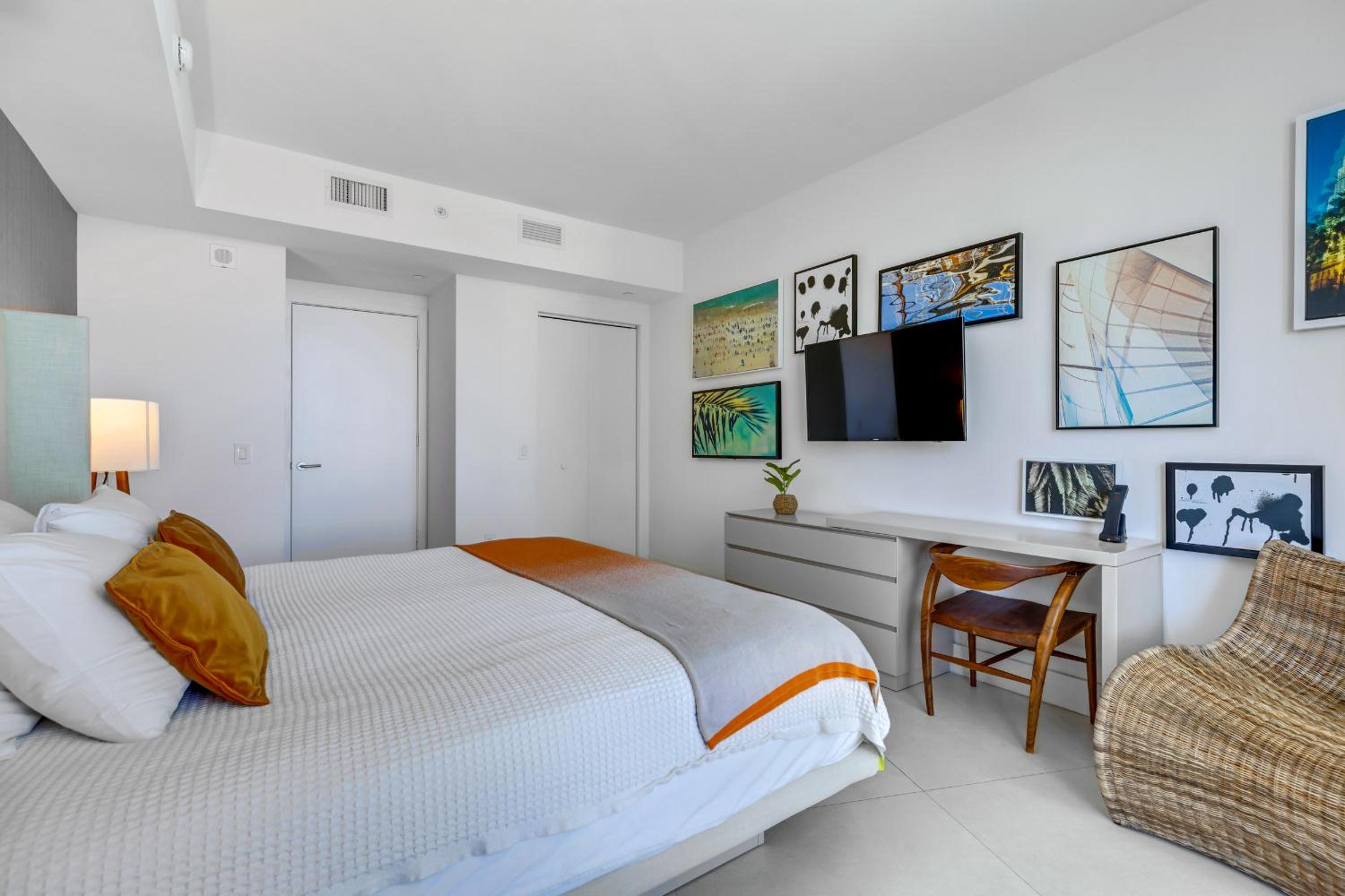 Deluxe One-Bedroom Apartment with Ocean View