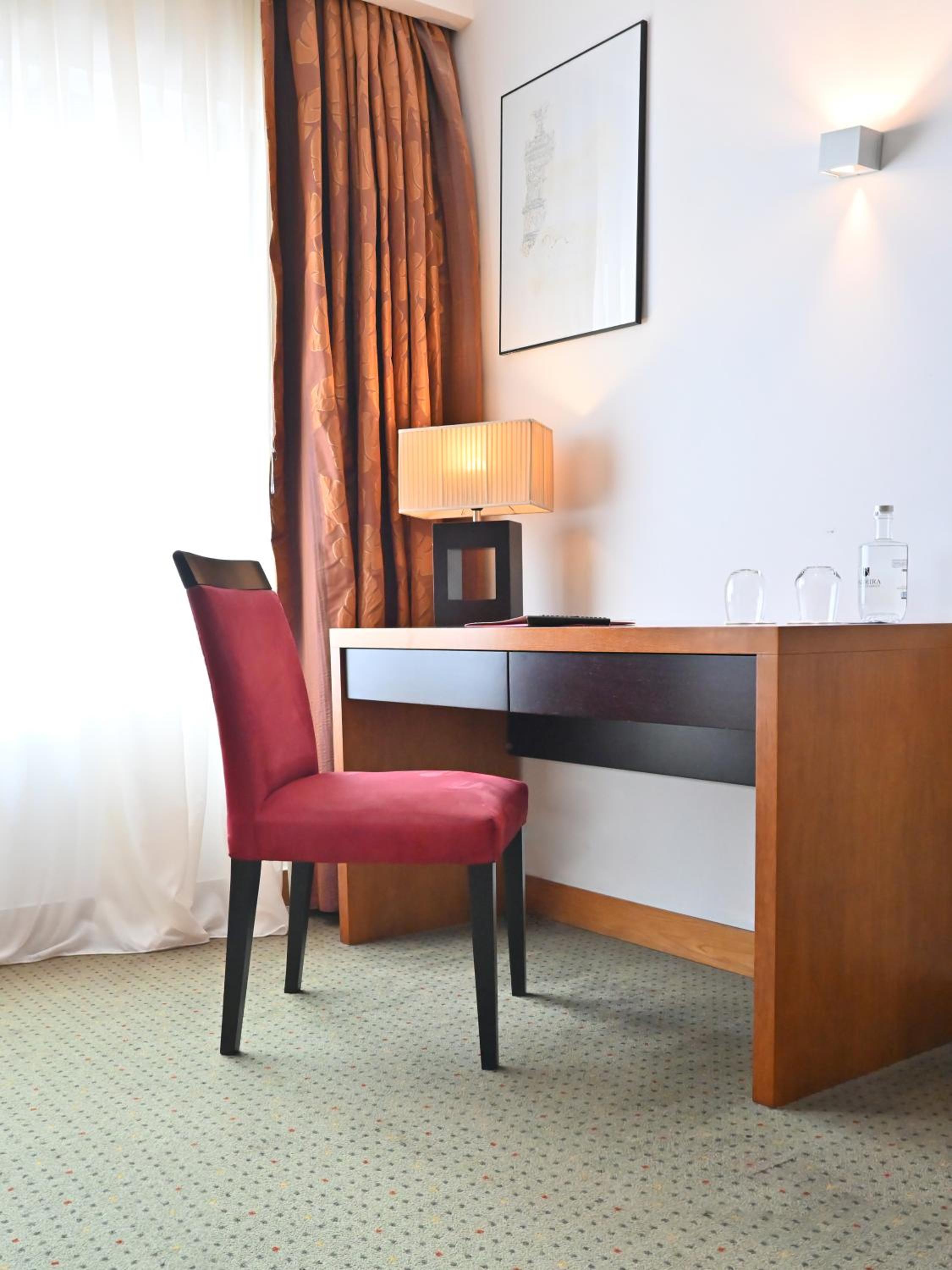 Suite - Photo 8