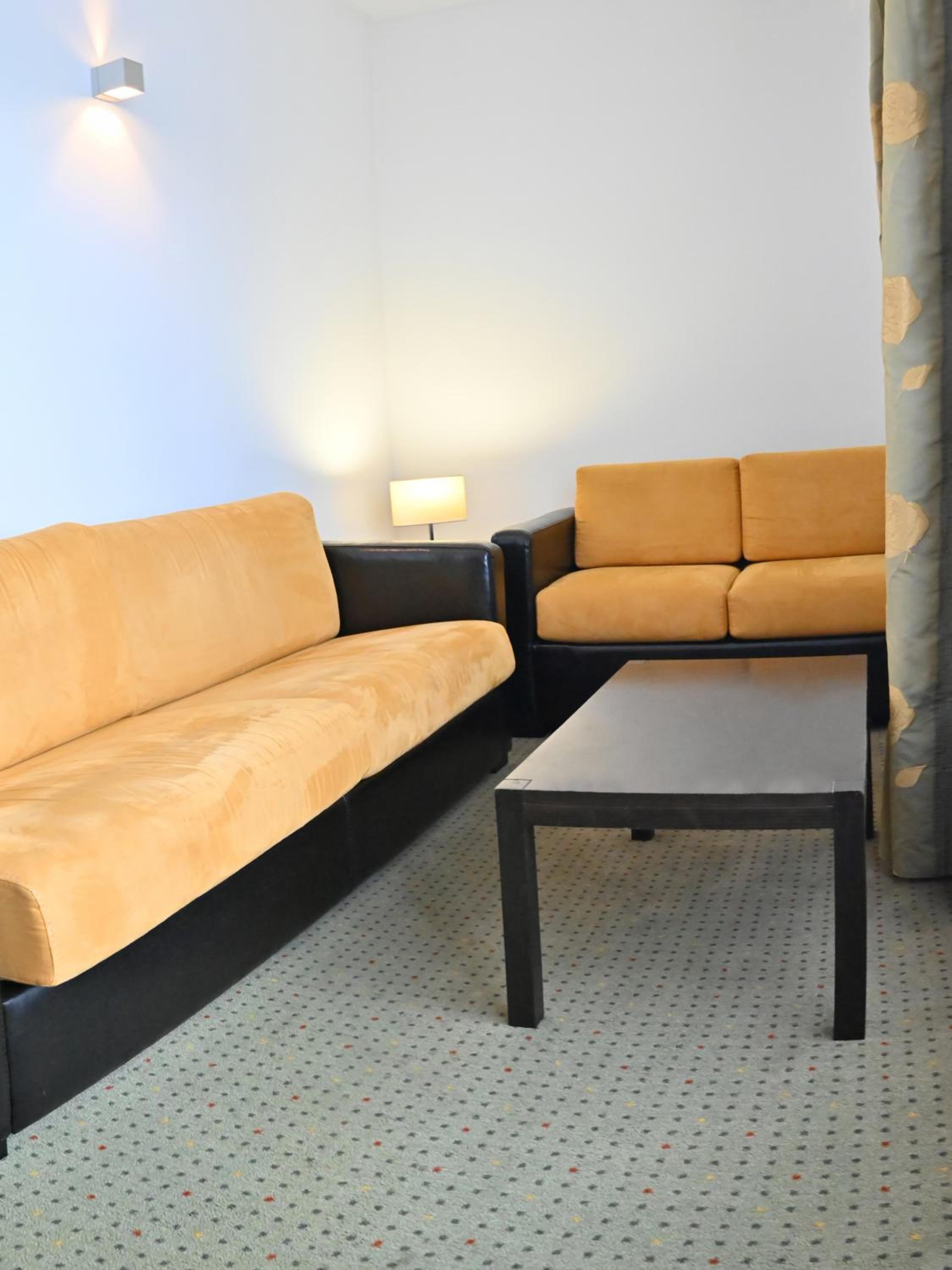 Suite - Photo 1