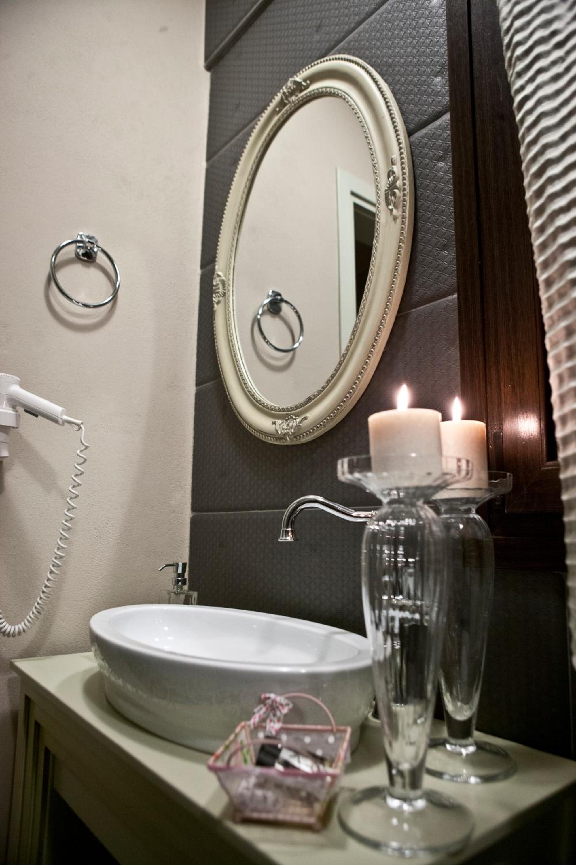 One-Bedroom Suite - Photo 2