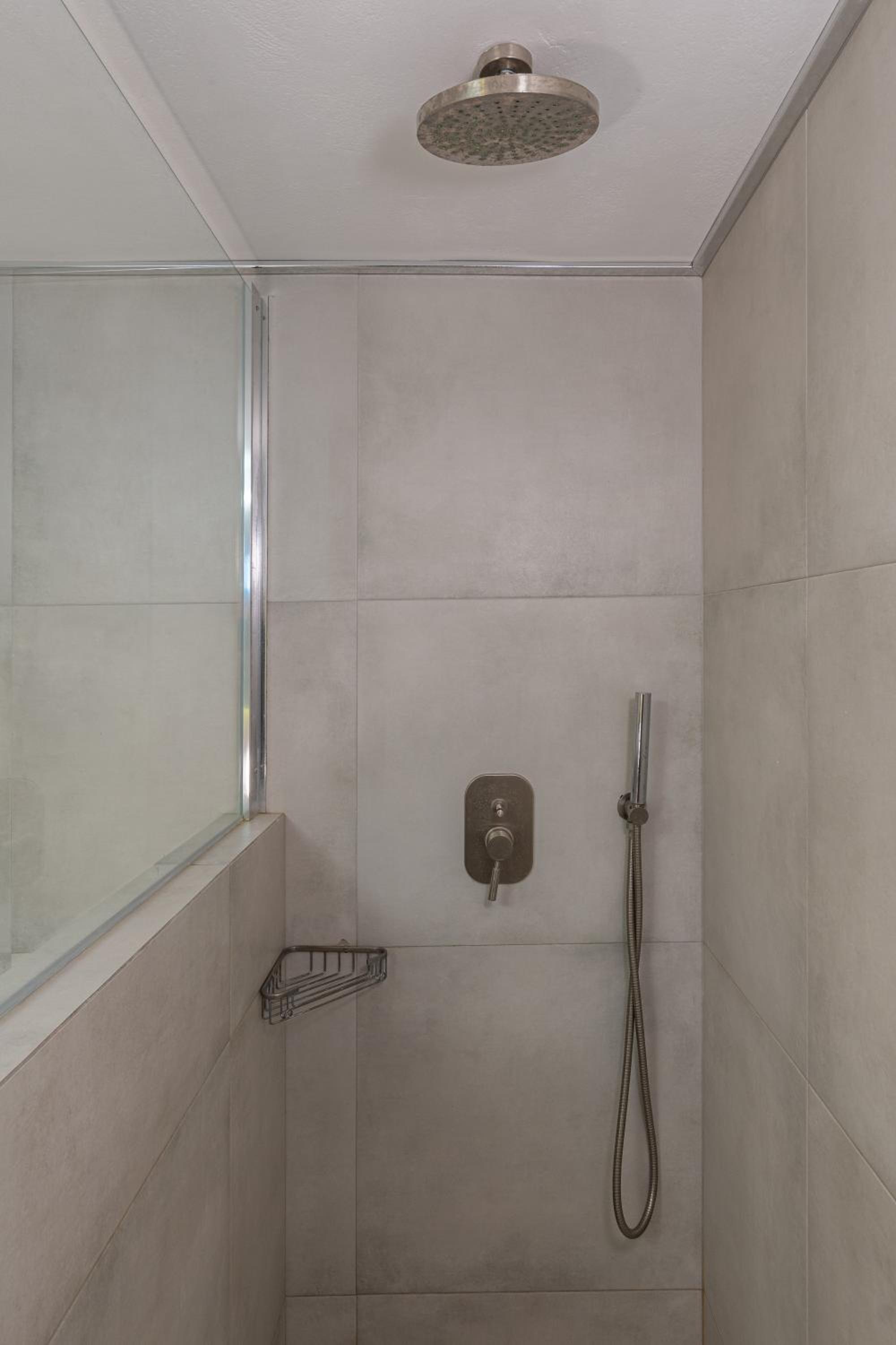 Two-Bedroom Apartment with Balcony and Sea View photo 2