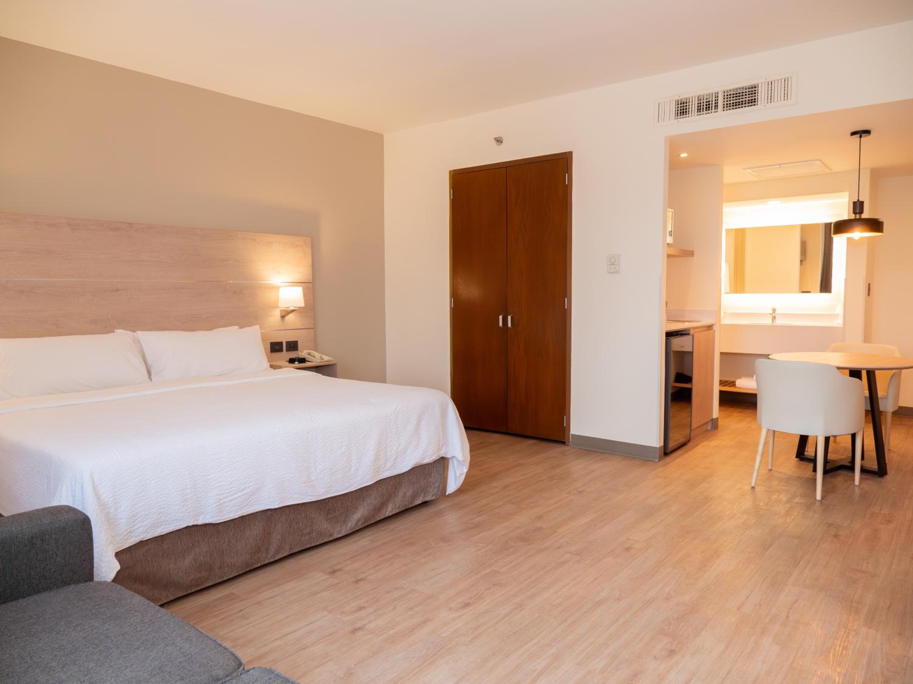 King Suite - Photo 5