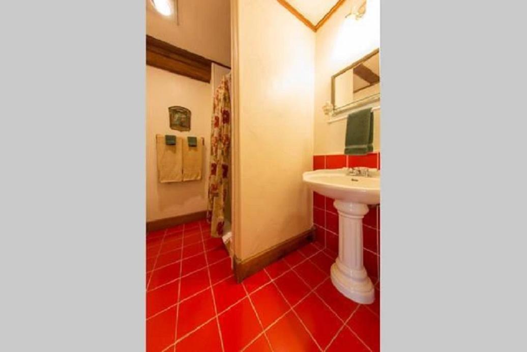 Queen Suite photo 3