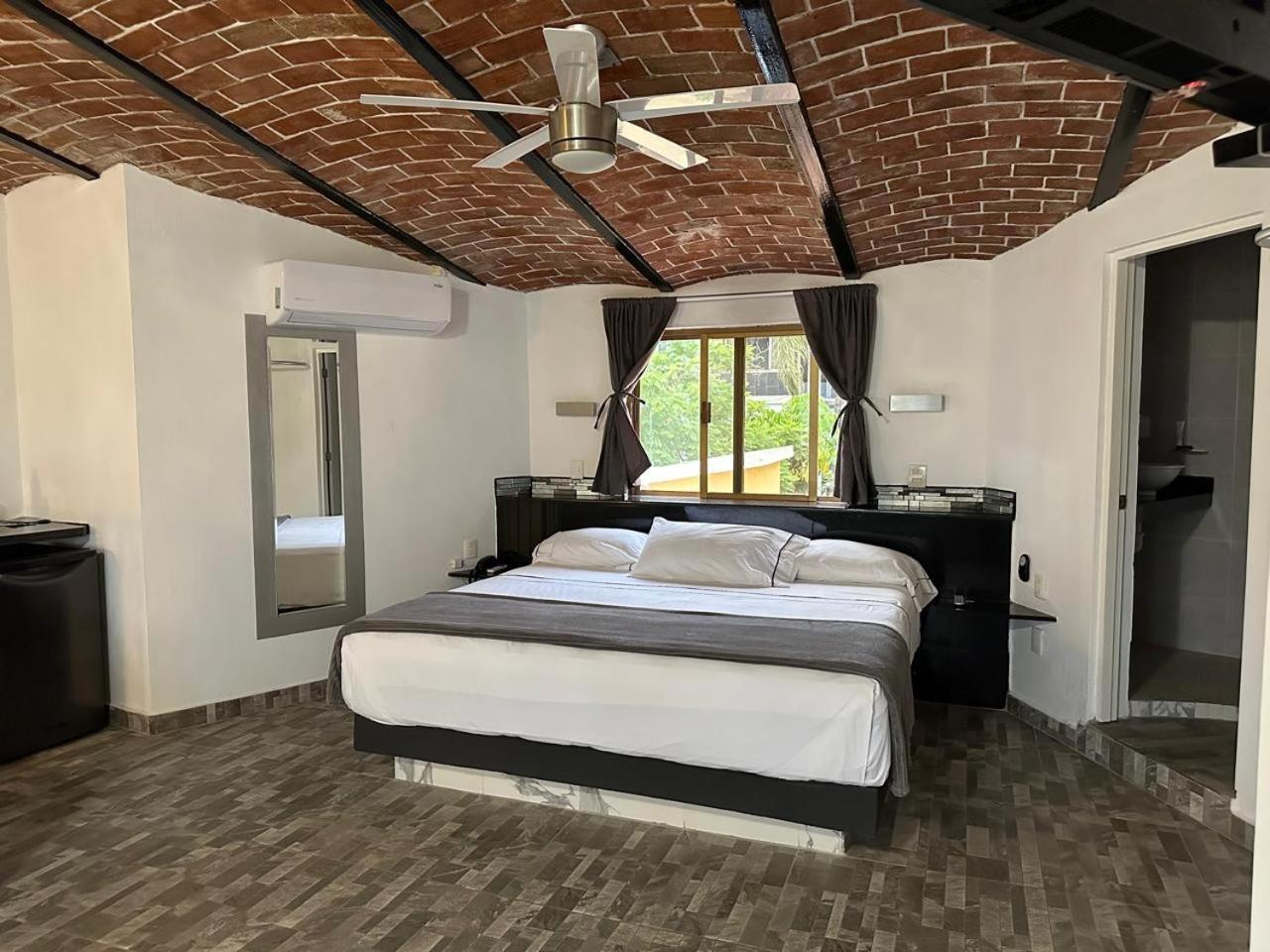 Deluxe Queen Room photo 2