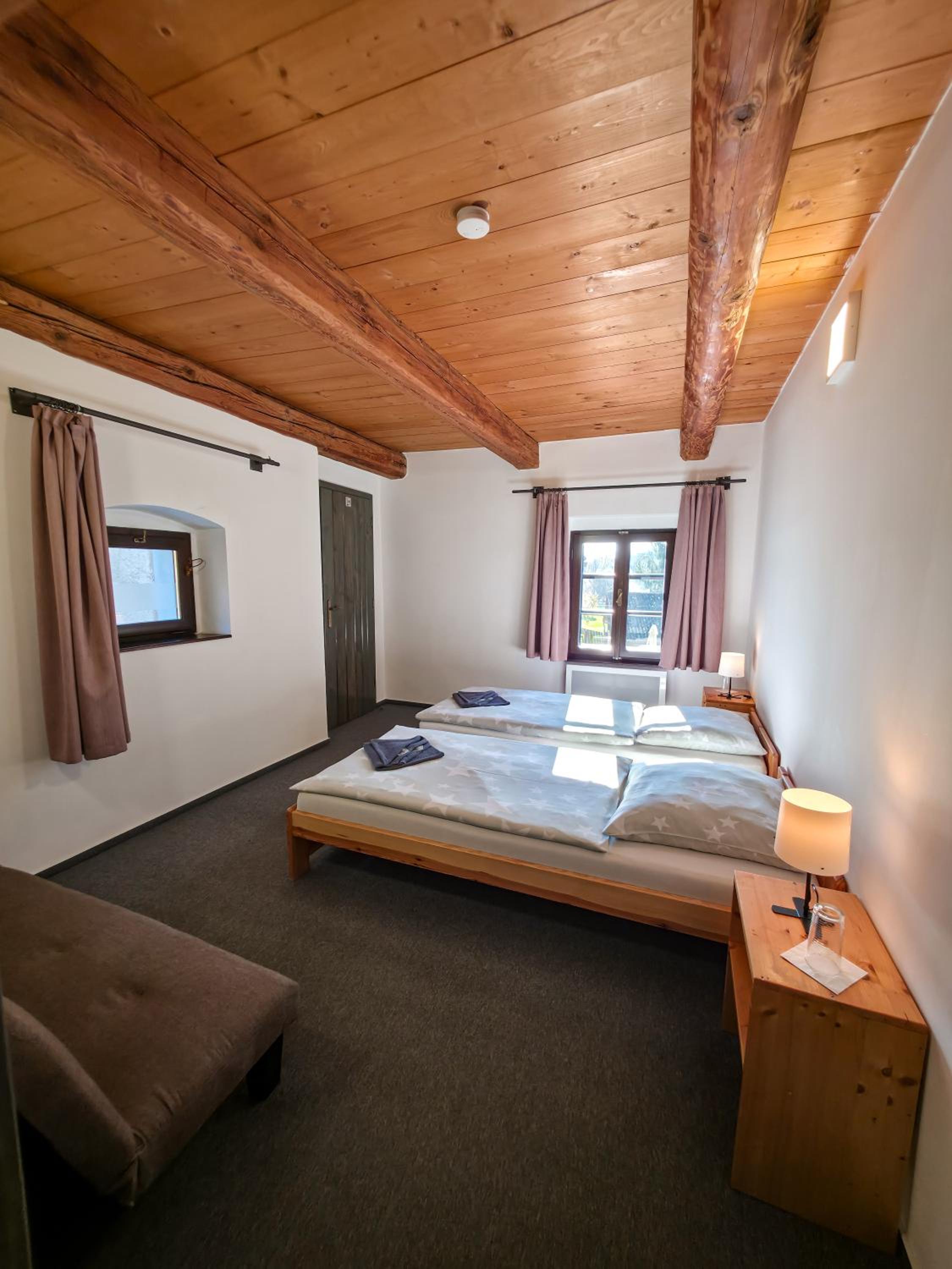 Twin Room with Private Bathroom photo 2