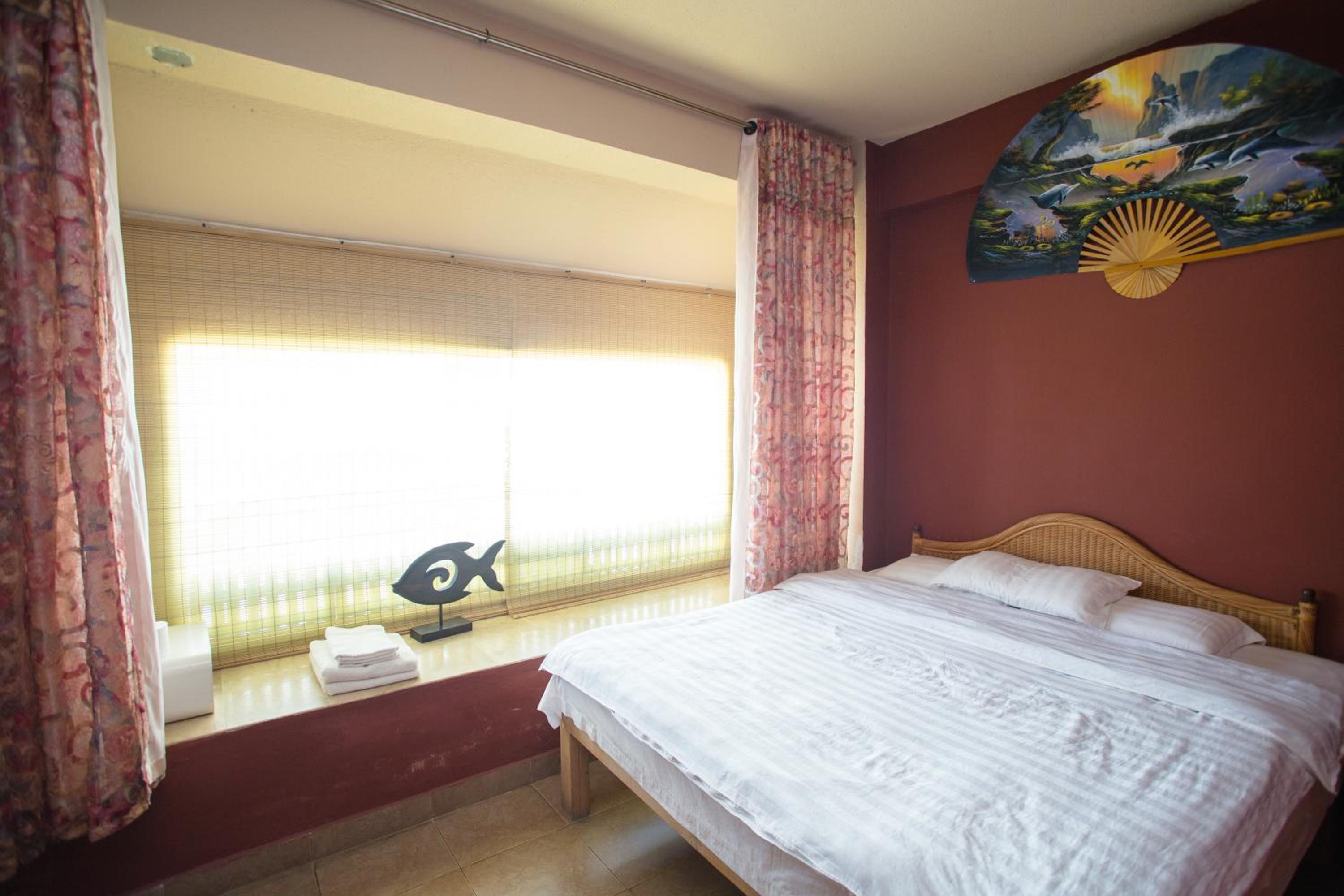 Standard Queen Room photo 2
