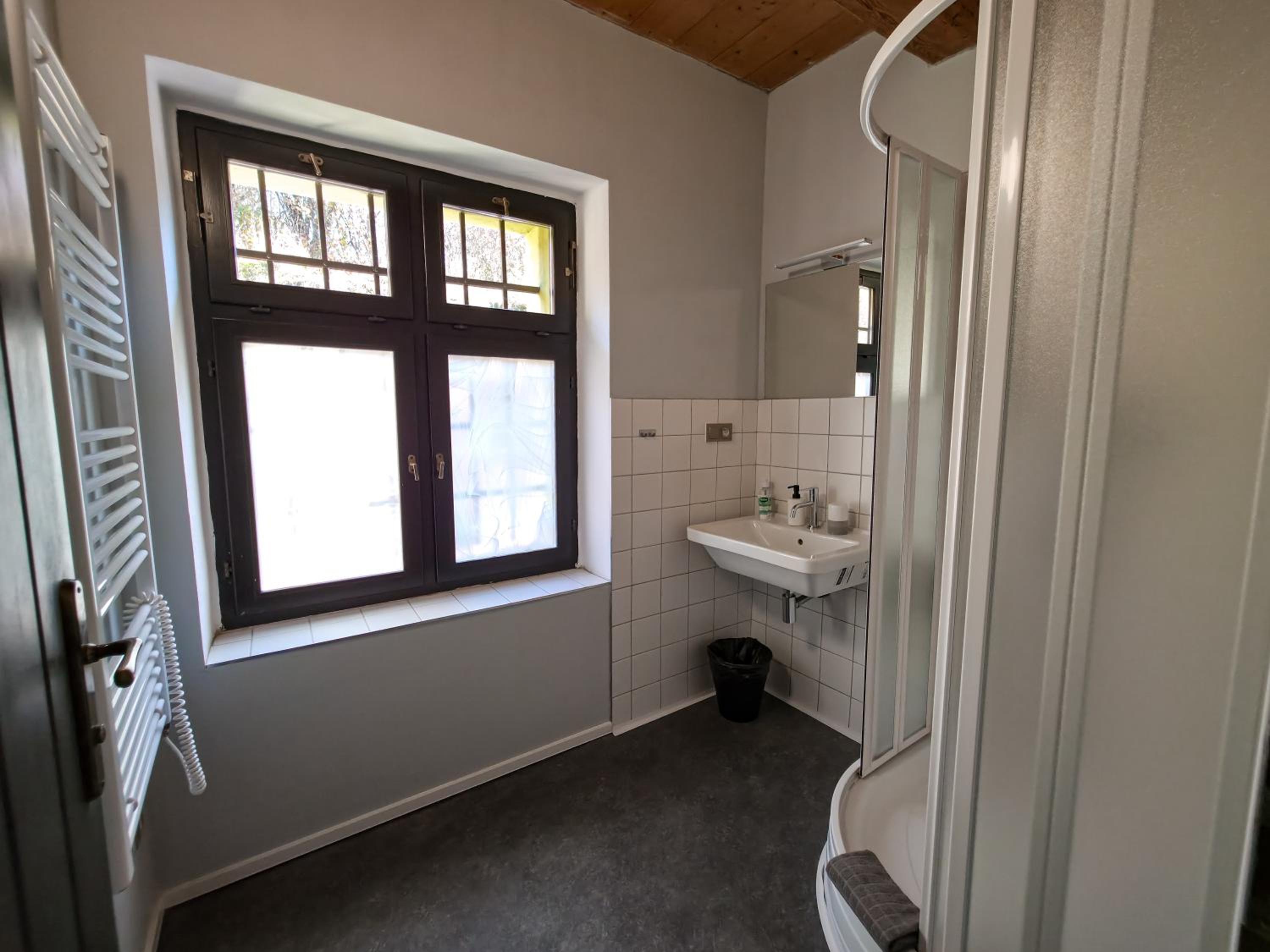 Family Room with Private Bathroom photo 2