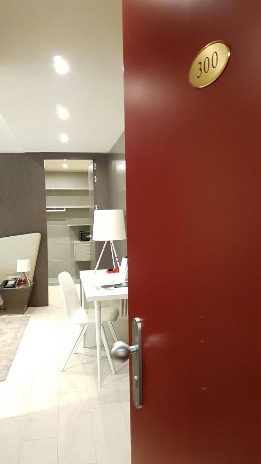 Suite with Hot Tub - Photo 11