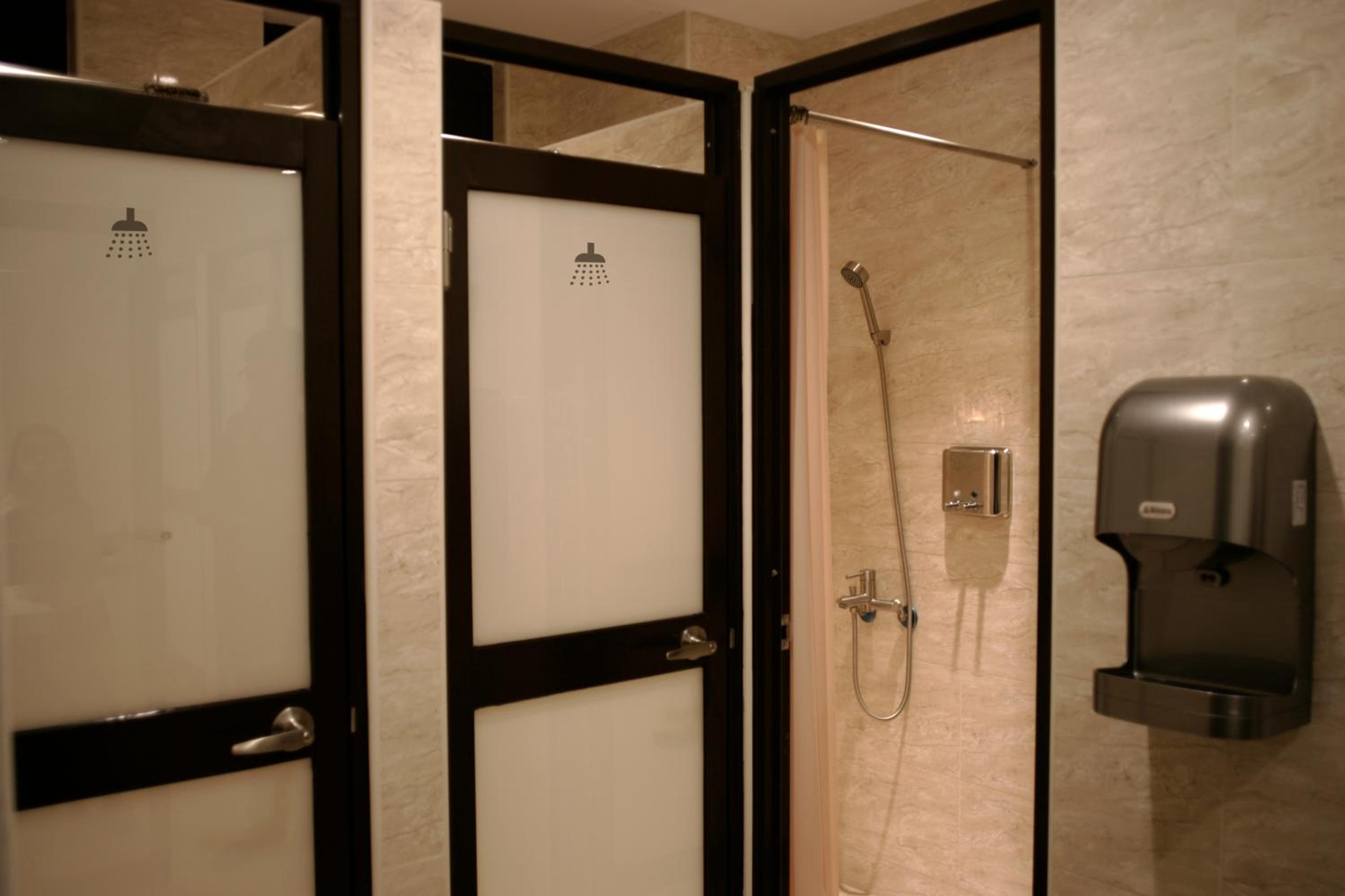Double Room with Shared Bathroom photo 3
