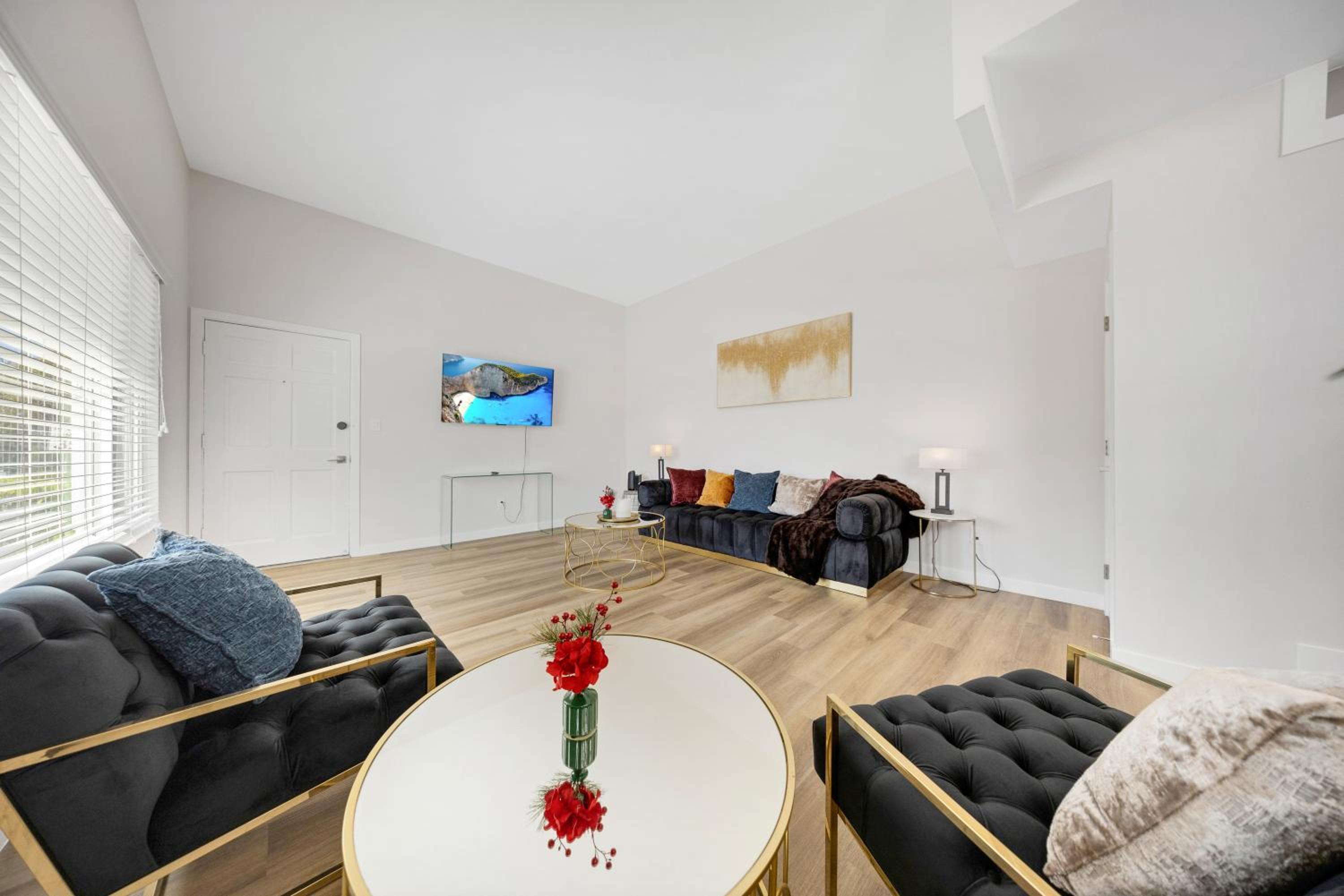 Three-Bedroom Premium Apartment photo 2
