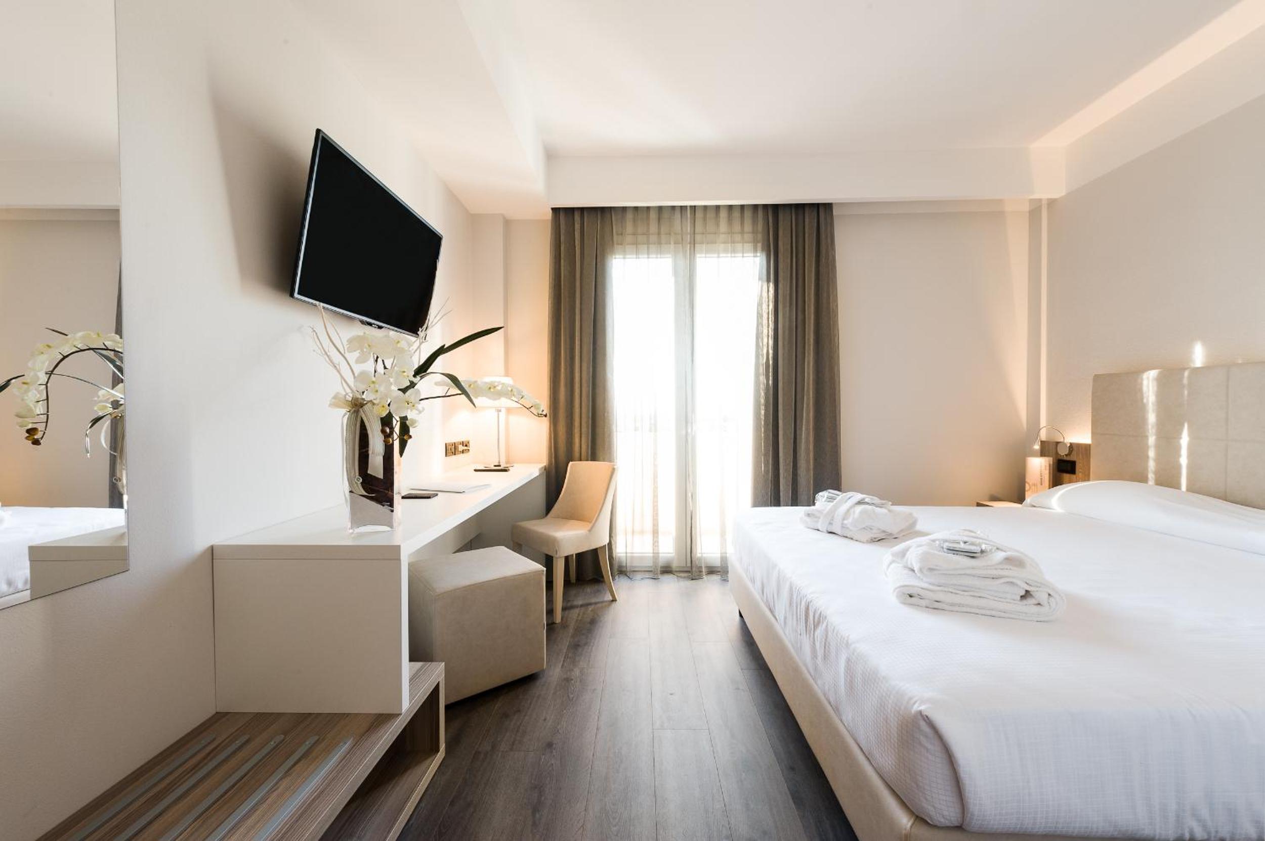 Superior Double or Twin Room - Photo 1