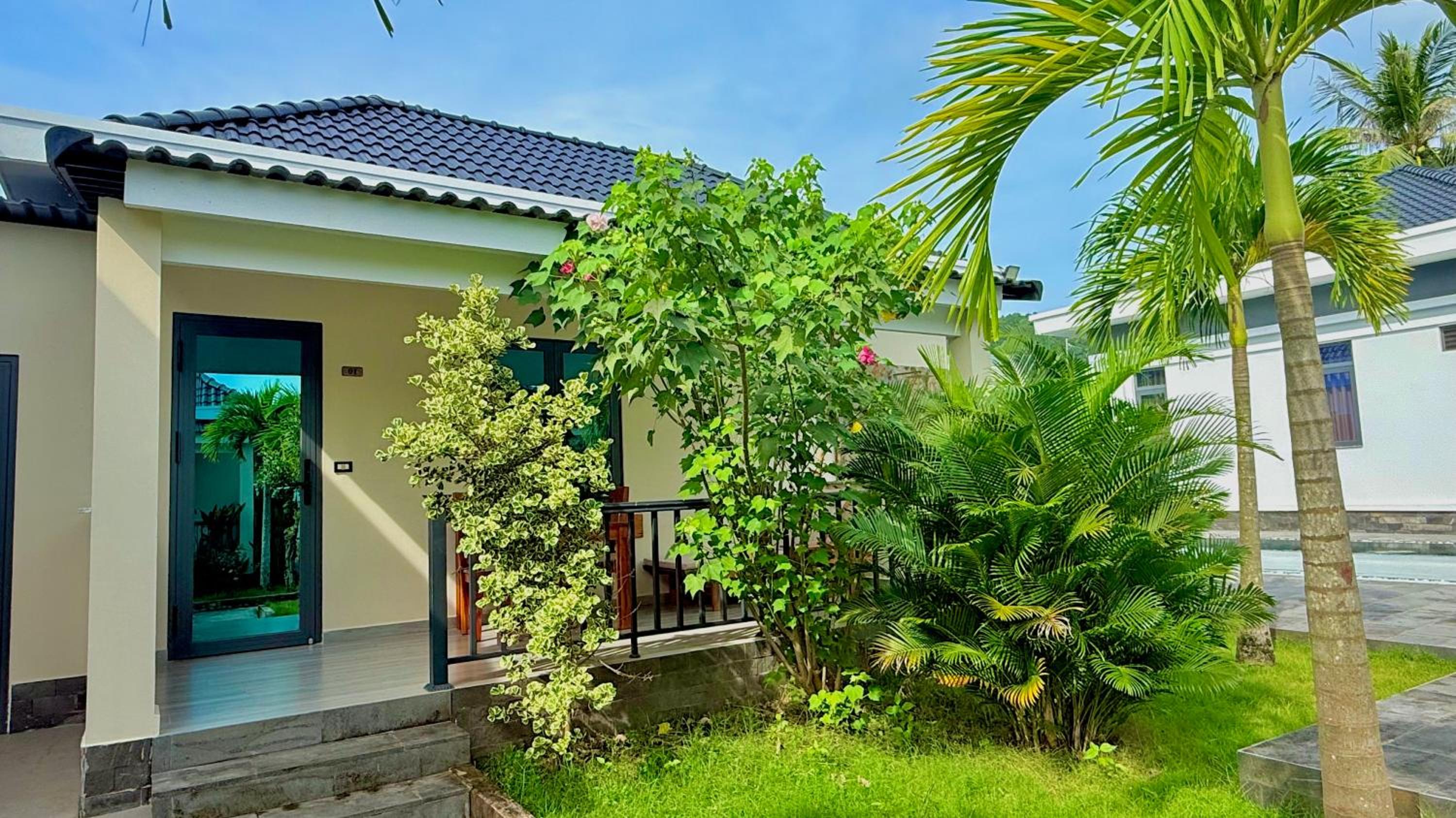 Double or Twin Room with Pool View photo 2