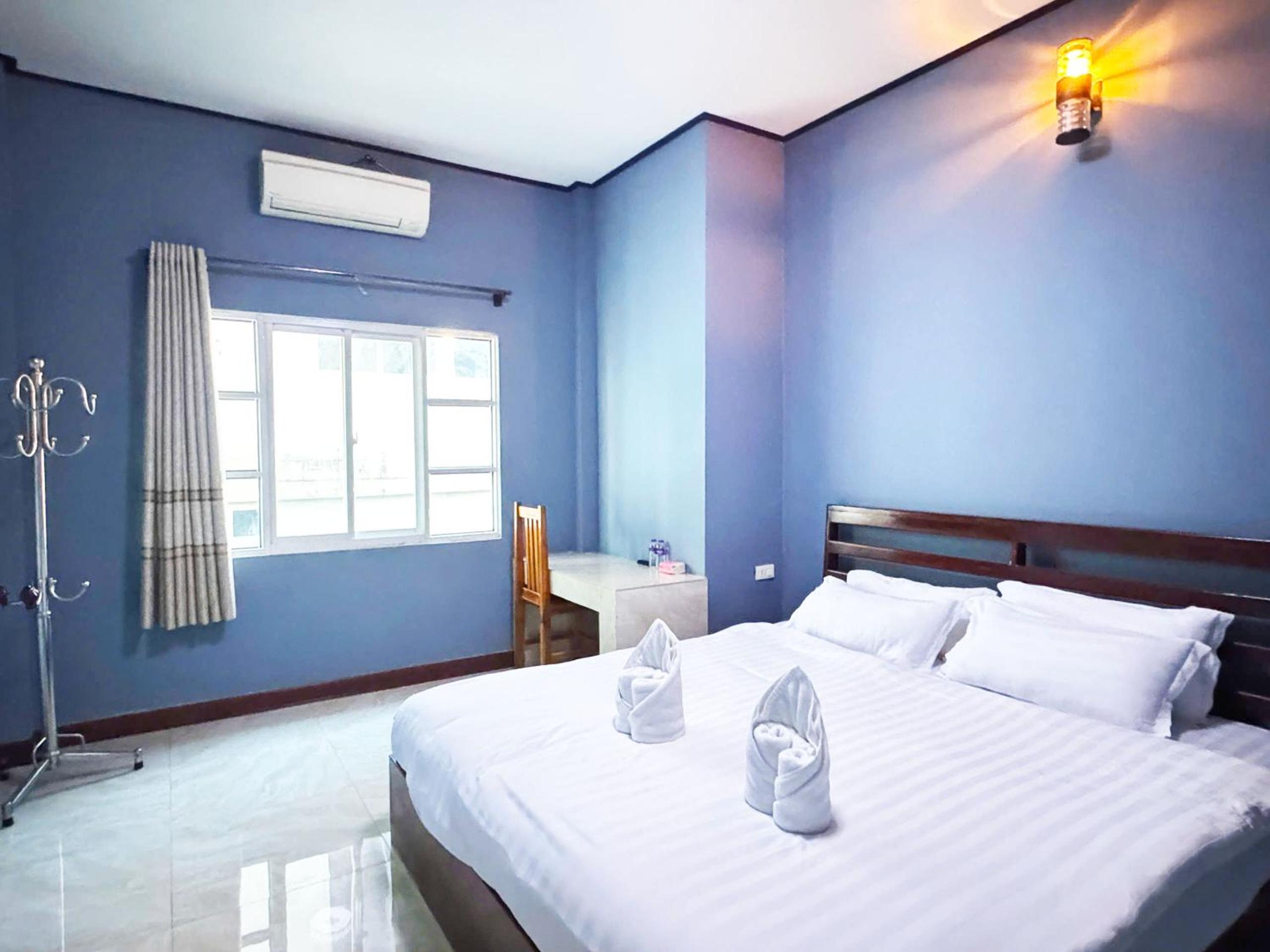 Deluxe Double or Twin Room - Photo 8