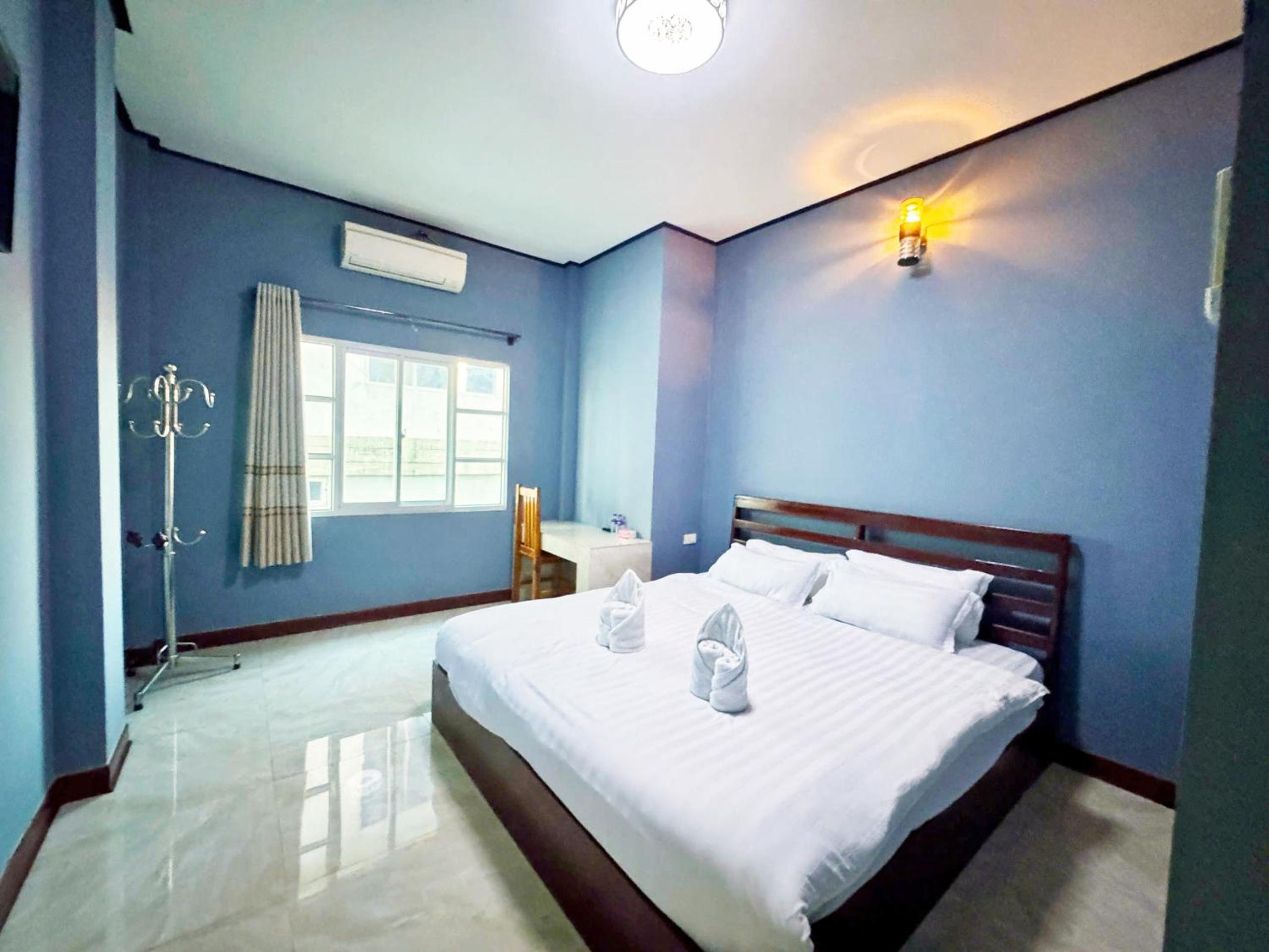 Deluxe Double or Twin Room - Photo 11