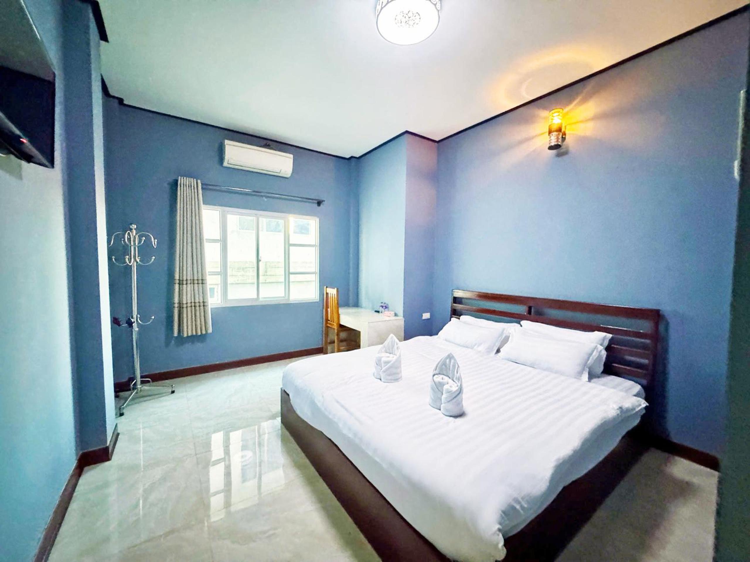 Deluxe Double or Twin Room - Photo 12