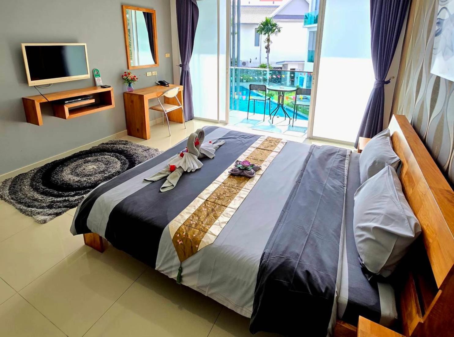 Double Room with Pool View