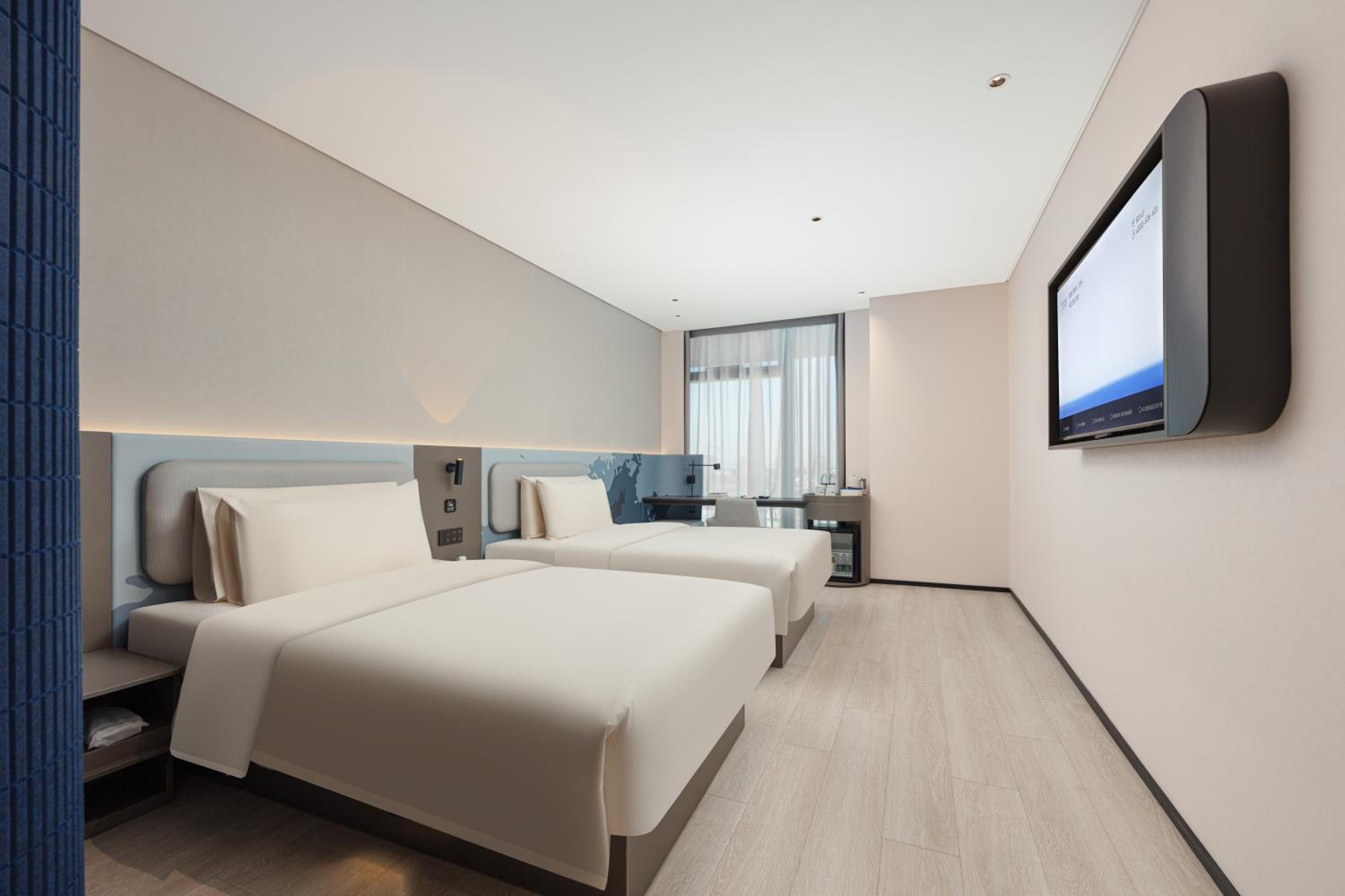 Standard Twin Room with Lake View photo 3