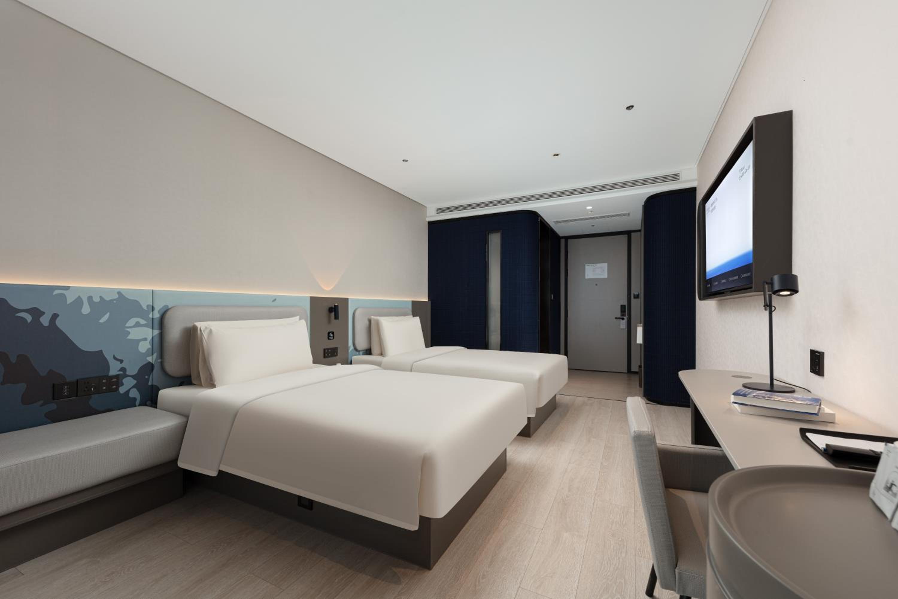 Selected Twin Room with Balcony  photo 3