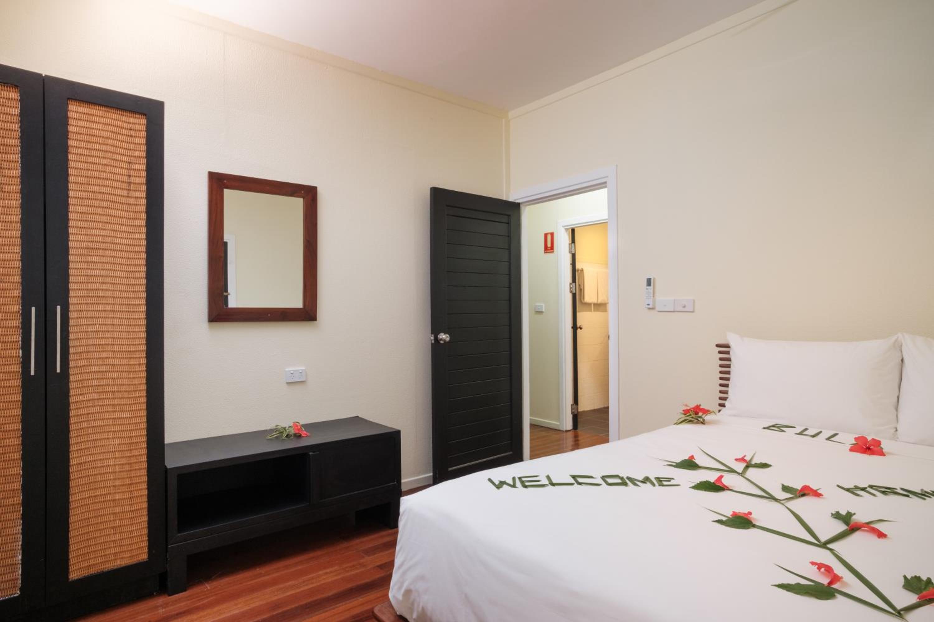 Three-Bedroom Villa photo 12