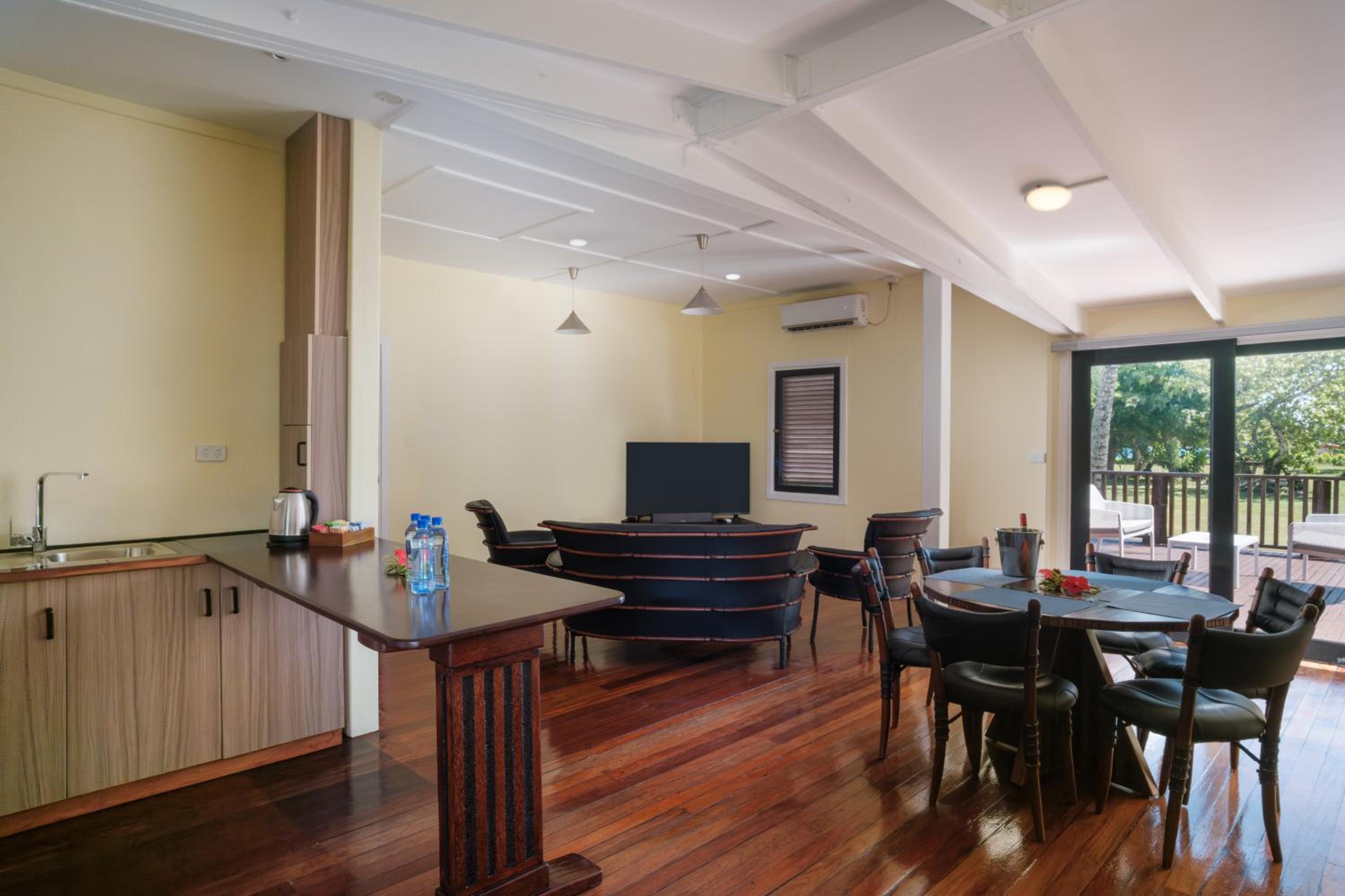 Three-Bedroom Villa photo 17