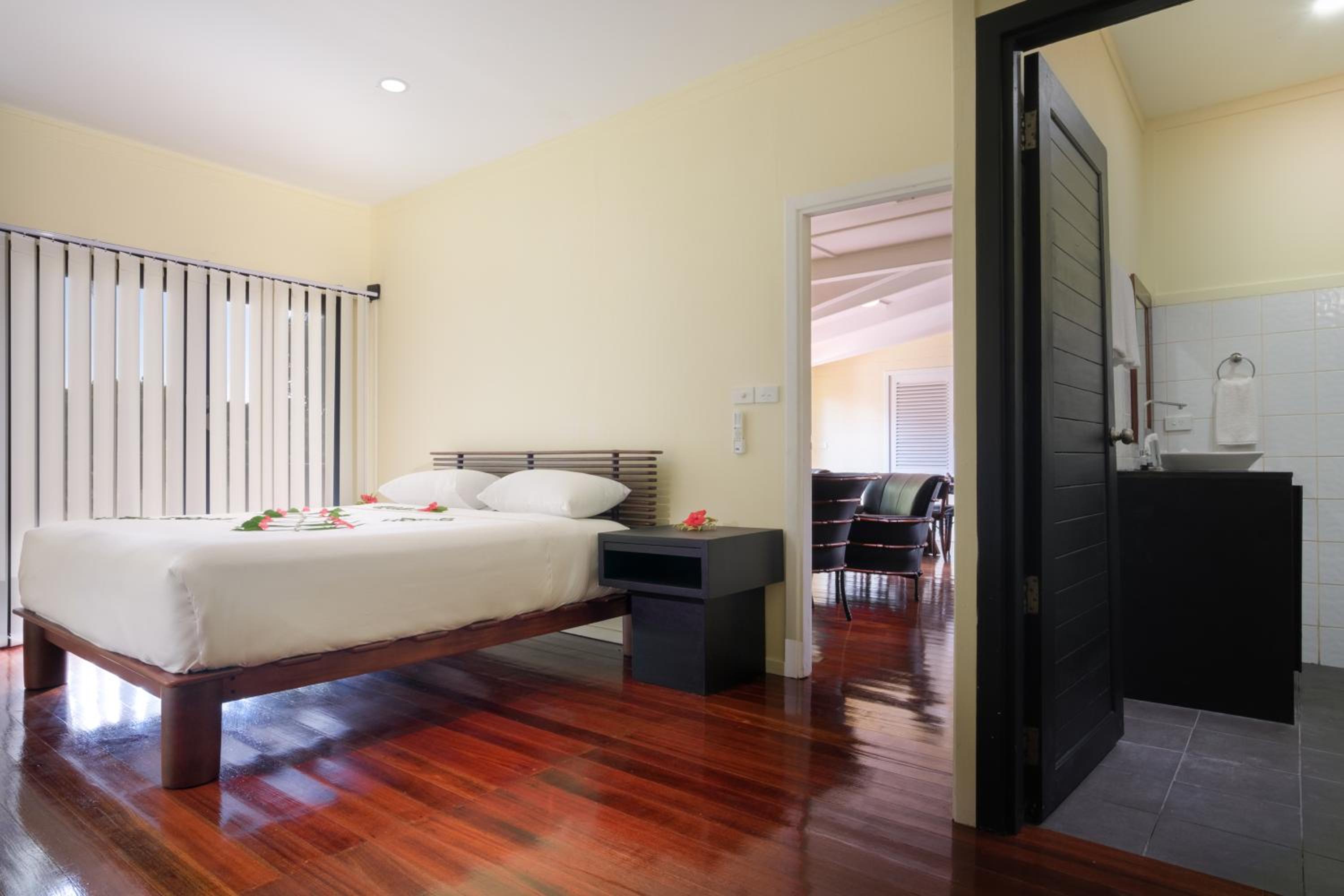 Three-Bedroom Villa photo 14