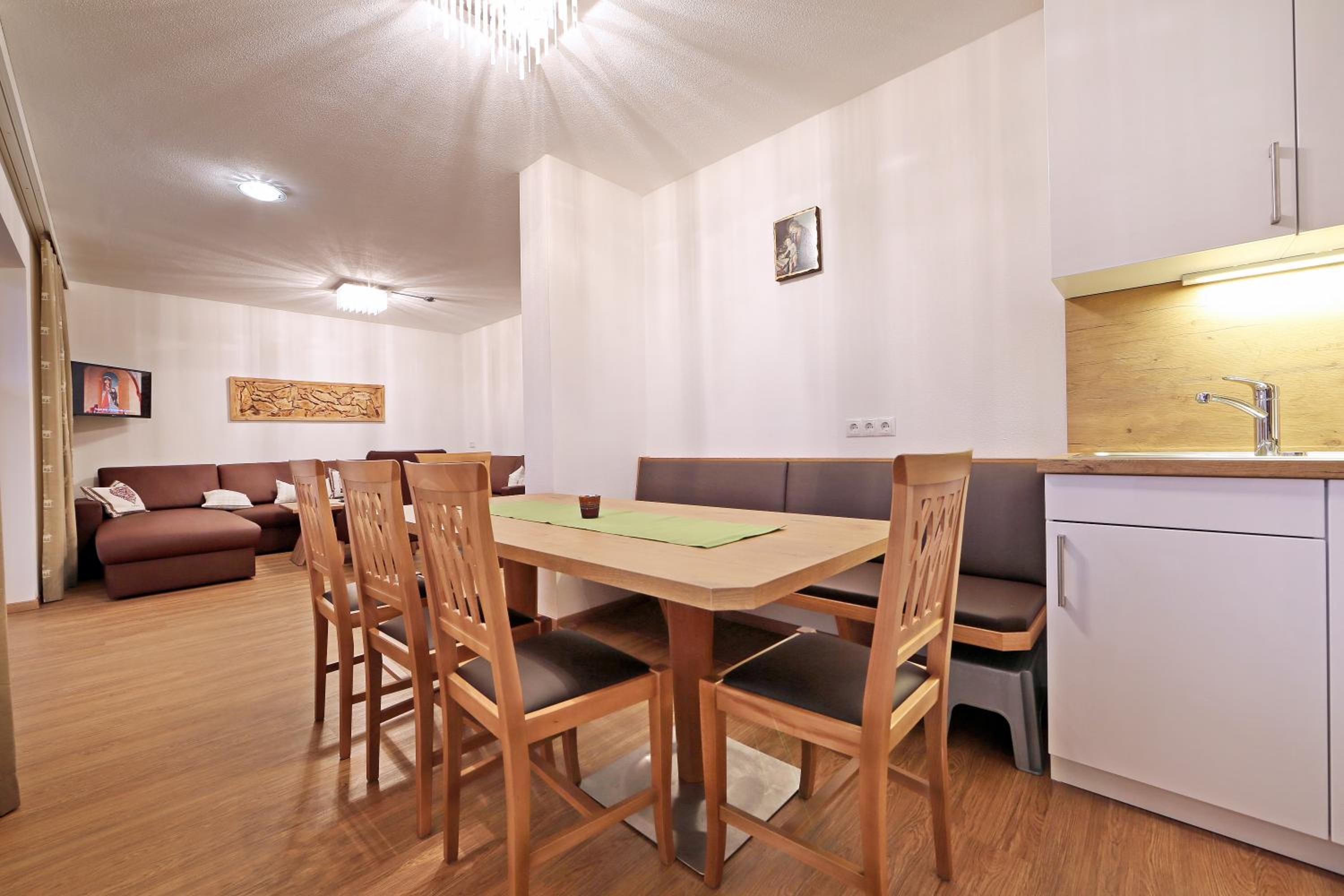 Apartment with Mountain View photo 3